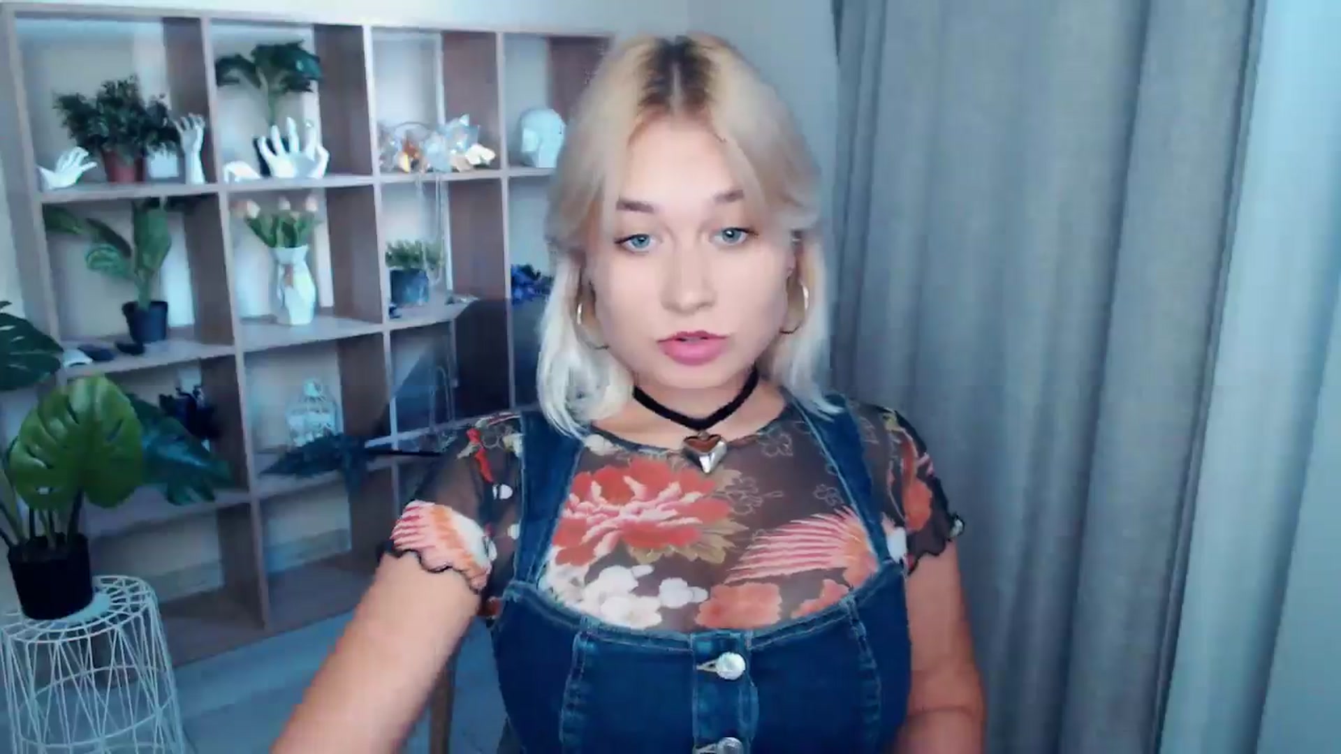Gallery image thumbnail from Kukla_kolduna's myfreecams stream on, 09/21/2024, 16:10 image 14 of 20