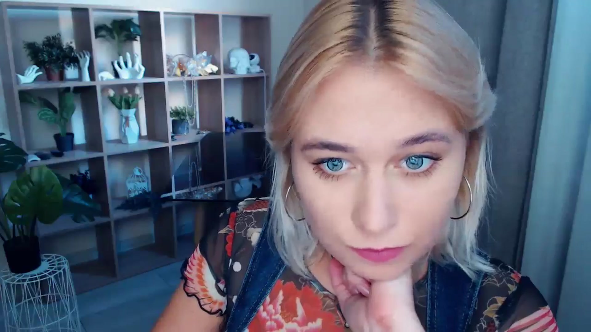 Gallery image thumbnail from Kukla_kolduna's myfreecams stream on, 09/21/2024, 16:10 image 11 of 20