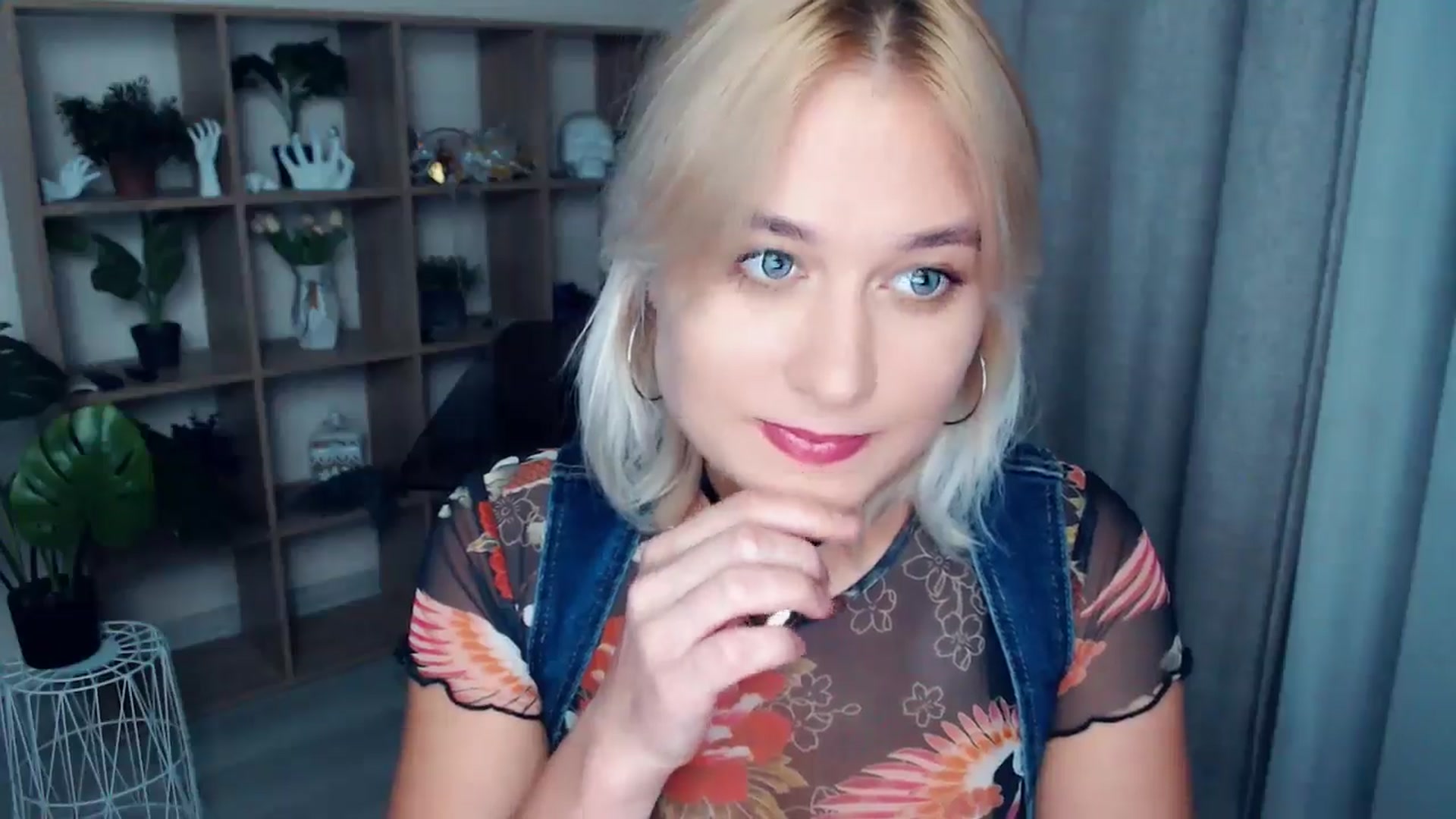 Gallery image thumbnail from Kukla_kolduna's myfreecams stream on, 09/21/2024, 17:50 image 11 of 20