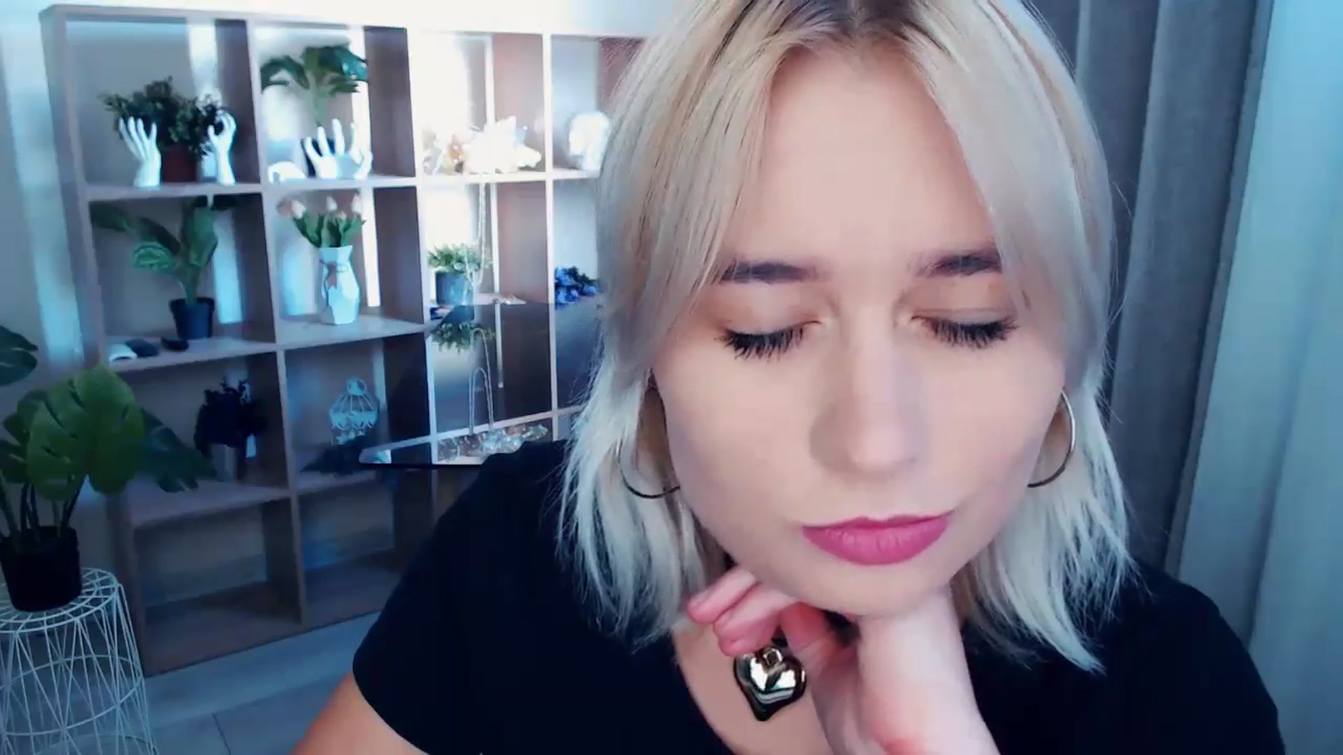 Gallery image thumbnail from Kukla_kolduna's myfreecams stream on, 09/22/2024, 15:19 image 2 of 20