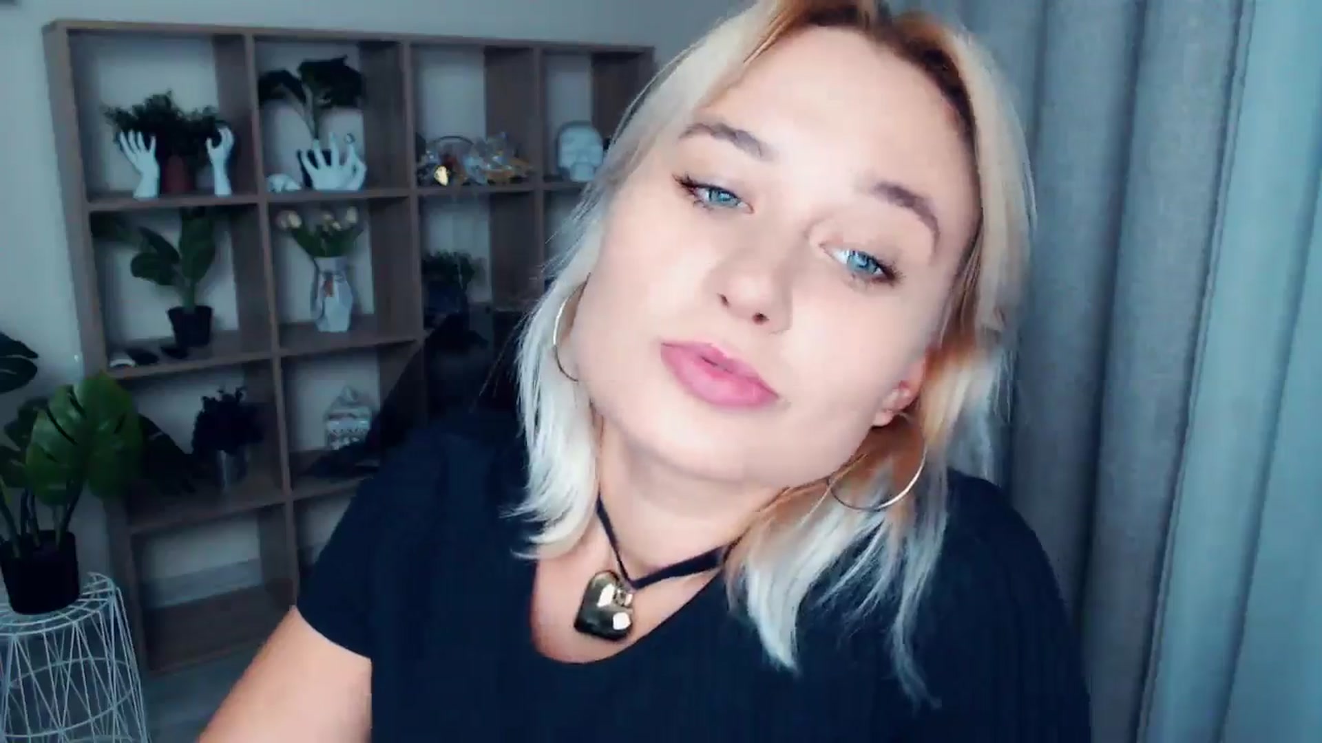 Gallery image thumbnail from Kukla_kolduna's myfreecams stream on, 09/22/2024, 16:33 image 10 of 20