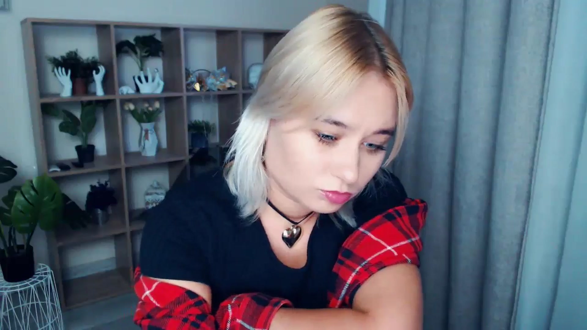 Gallery image thumbnail from Kukla_kolduna's myfreecams stream on, 09/22/2024, 16:33 image 5 of 20