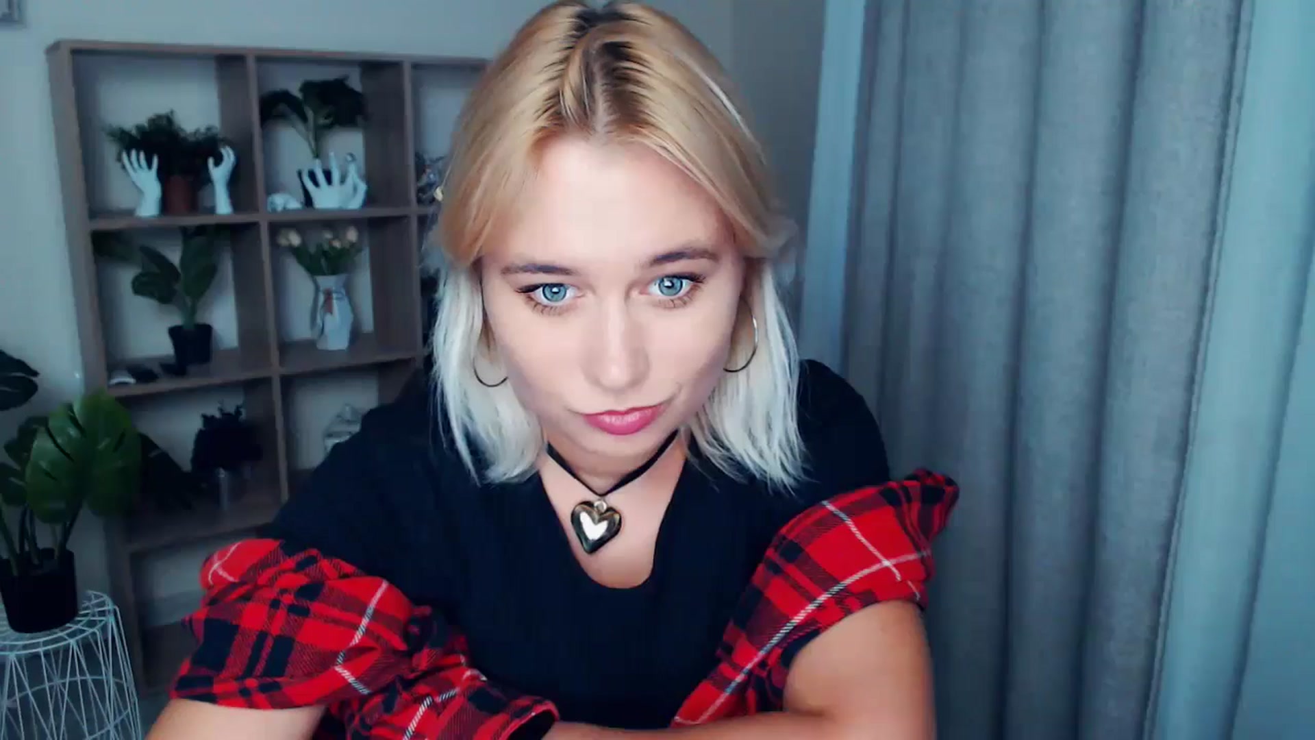 Gallery image thumbnail from Kukla_kolduna's myfreecams stream on, 09/22/2024, 16:33 image 7 of 20