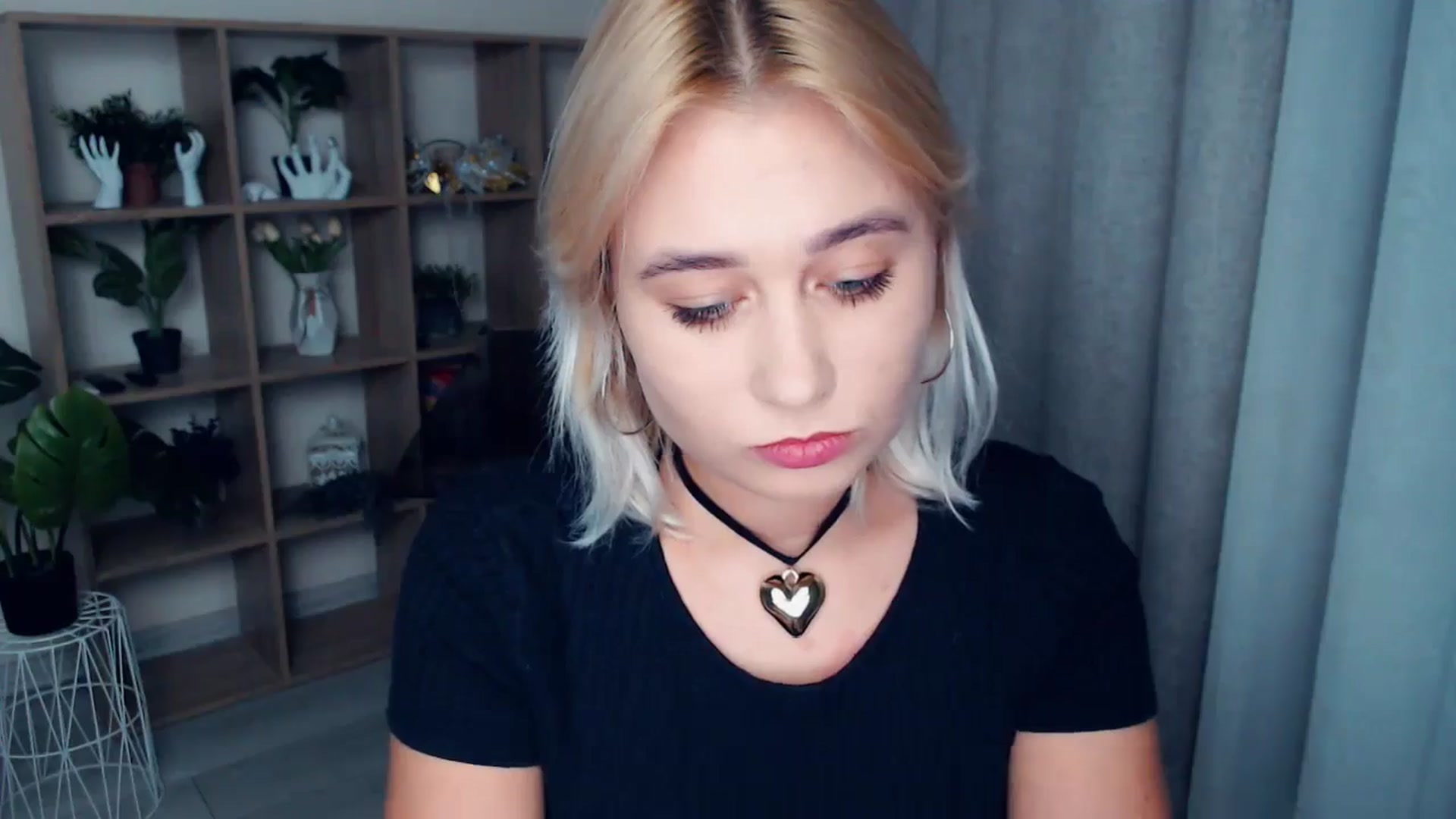 Gallery image thumbnail from Kukla_kolduna's myfreecams stream on, 09/25/2024, 18:06 image 12 of 20