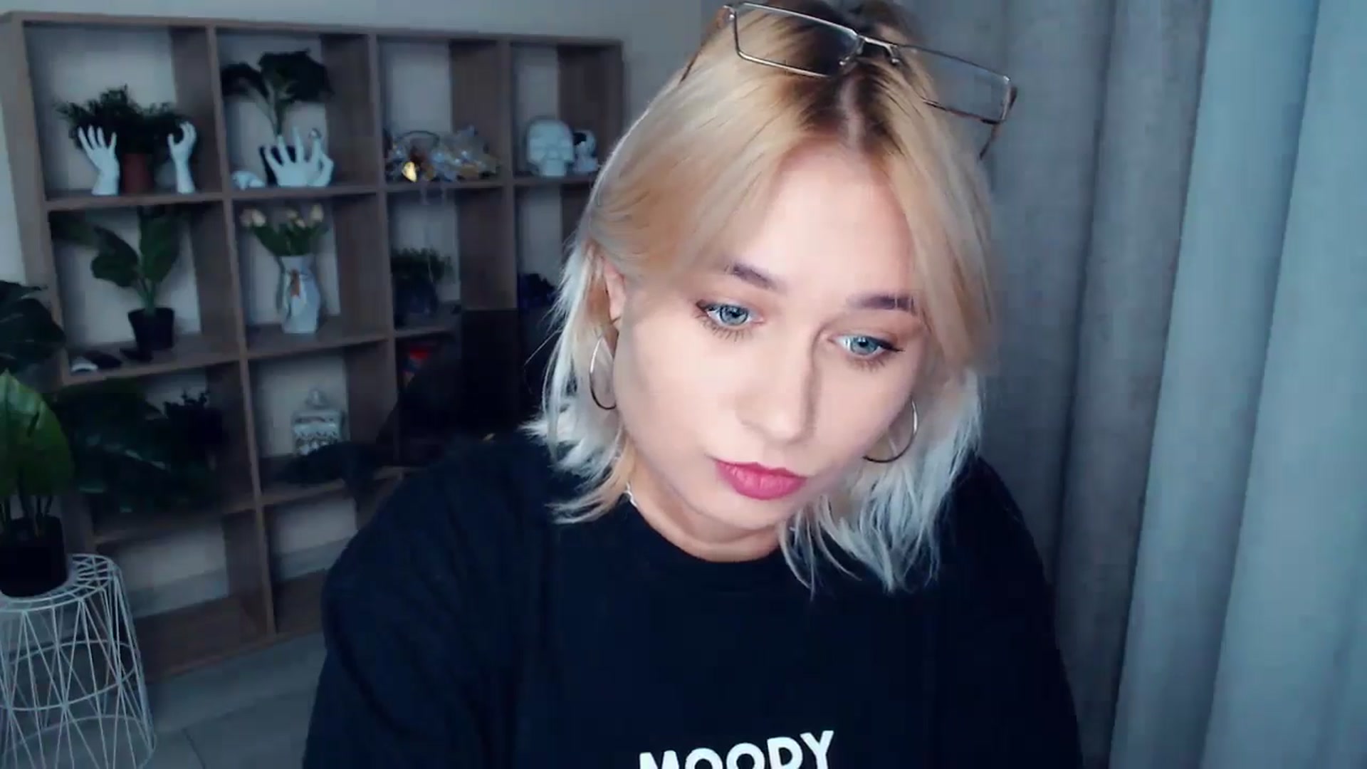 Gallery image thumbnail from Kukla_kolduna's myfreecams stream on, 09/26/2024, 15:53 image 19 of 20