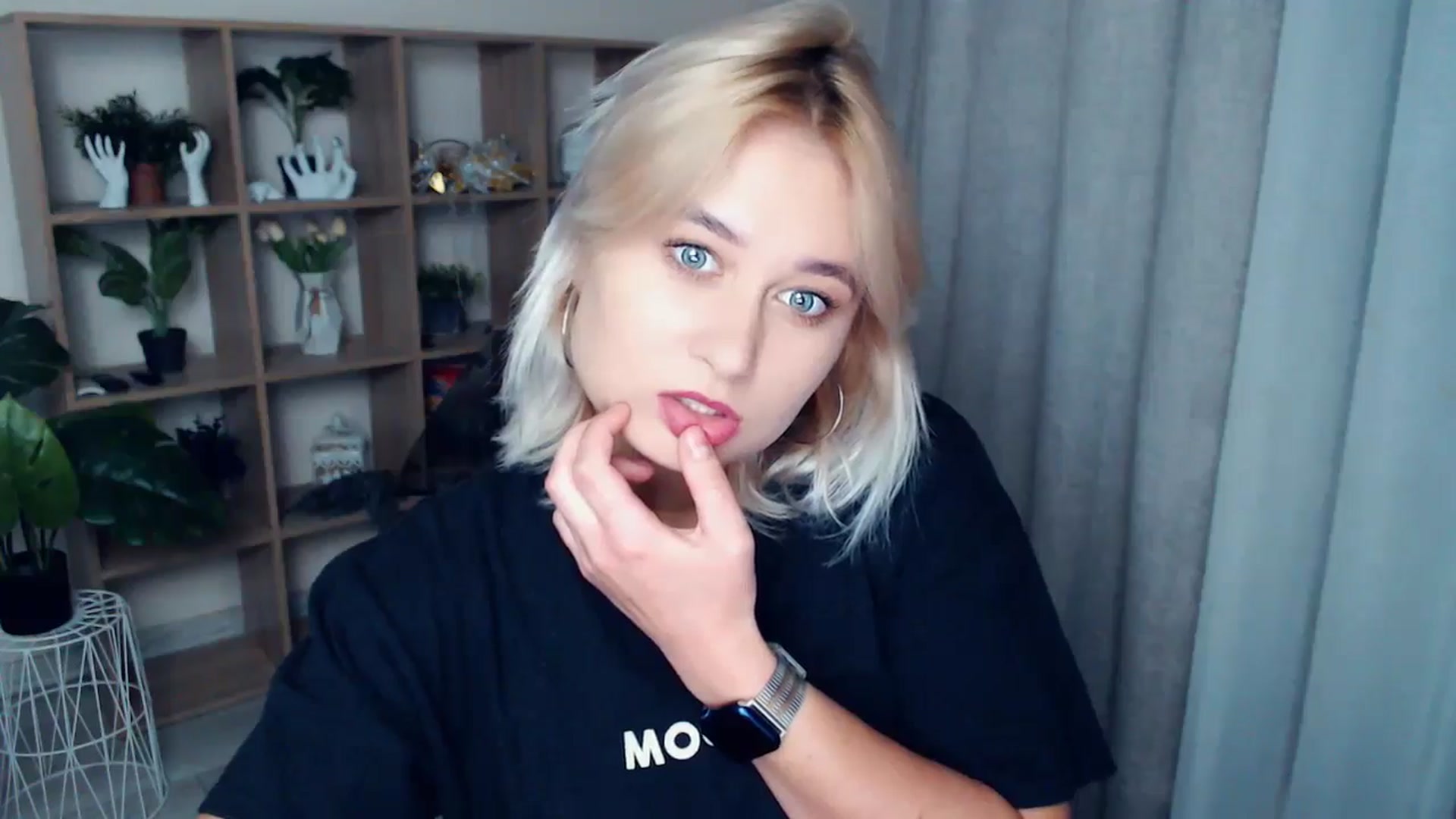 Gallery image thumbnail from Kukla_kolduna's myfreecams stream on, 09/26/2024, 17:56 image 6 of 20