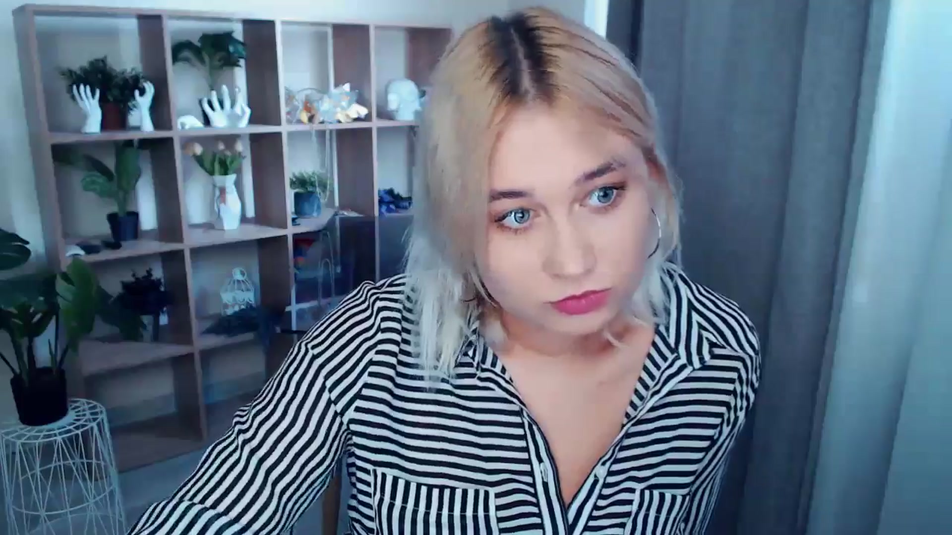 Gallery image thumbnail from Kukla_kolduna's myfreecams stream on, 09/27/2024, 14:32 image 12 of 20