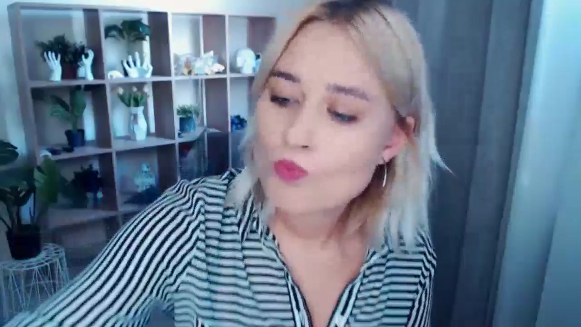Gallery image thumbnail from Kukla_kolduna's myfreecams stream on, 09/27/2024, 14:32 image 4 of 20