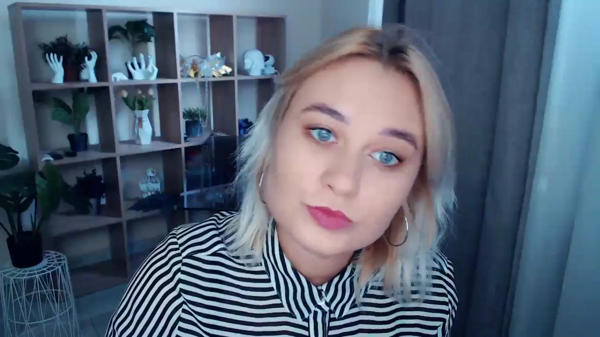 Gallery image thumbnail from Kukla_kolduna's myfreecams stream on, 09/27/2024, 14:32 image 18 of 20