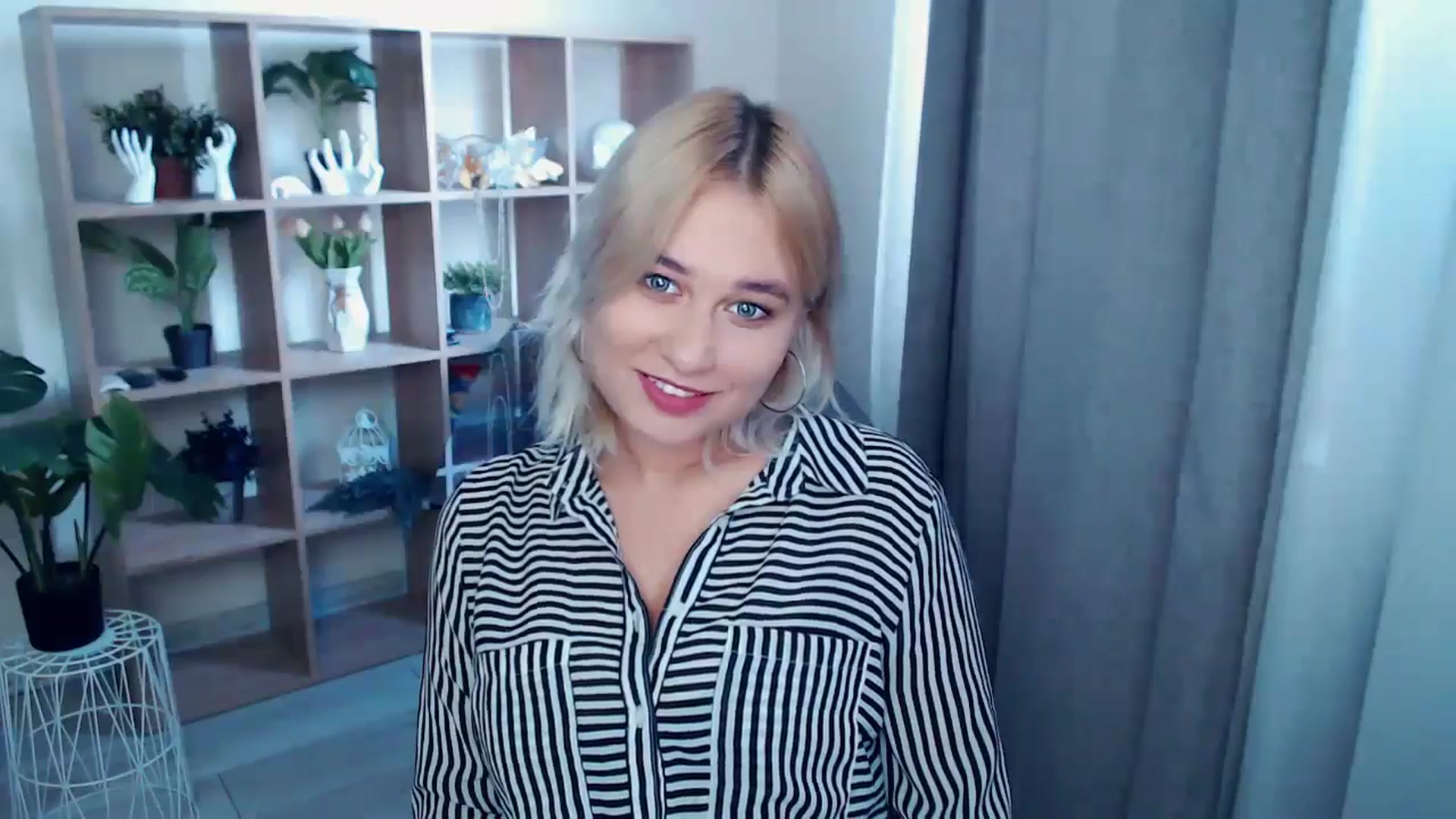 Gallery image thumbnail from Kukla_kolduna's myfreecams stream on, 09/27/2024, 14:32 image 7 of 20
