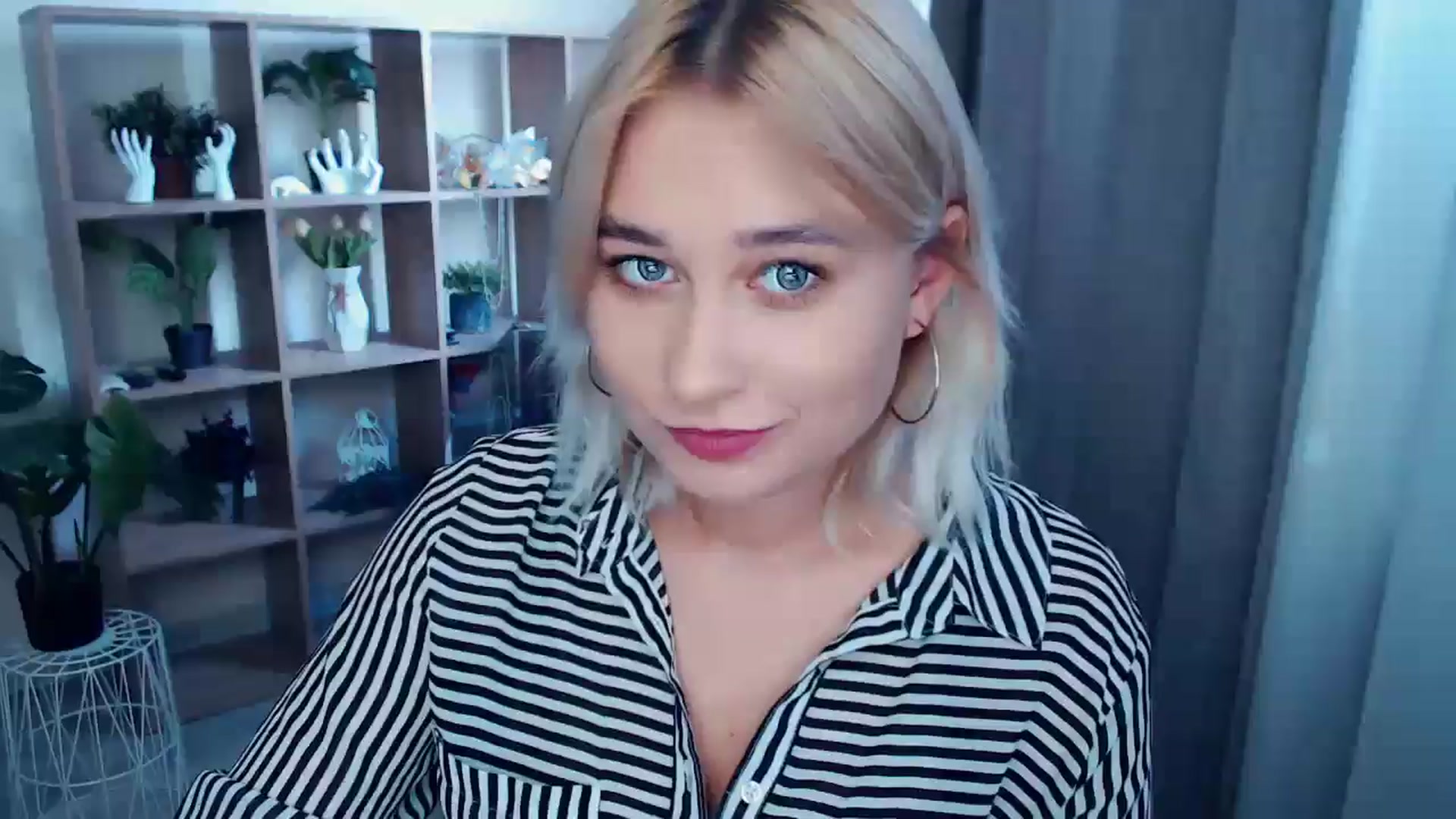 Gallery image thumbnail from Kukla_kolduna's myfreecams stream on, 09/27/2024, 14:32 image 6 of 20