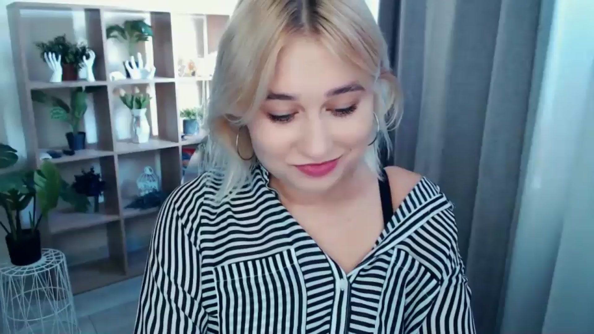 Gallery image thumbnail from Kukla_kolduna's myfreecams stream on, 09/27/2024, 14:32 image 1 of 20