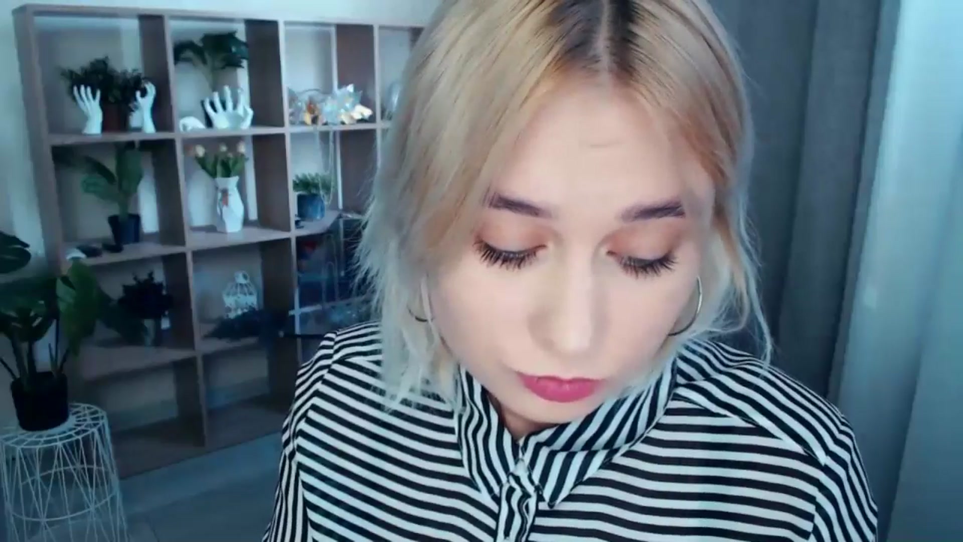 Gallery image thumbnail from Kukla_kolduna's myfreecams stream on, 09/27/2024, 14:32 image 13 of 20