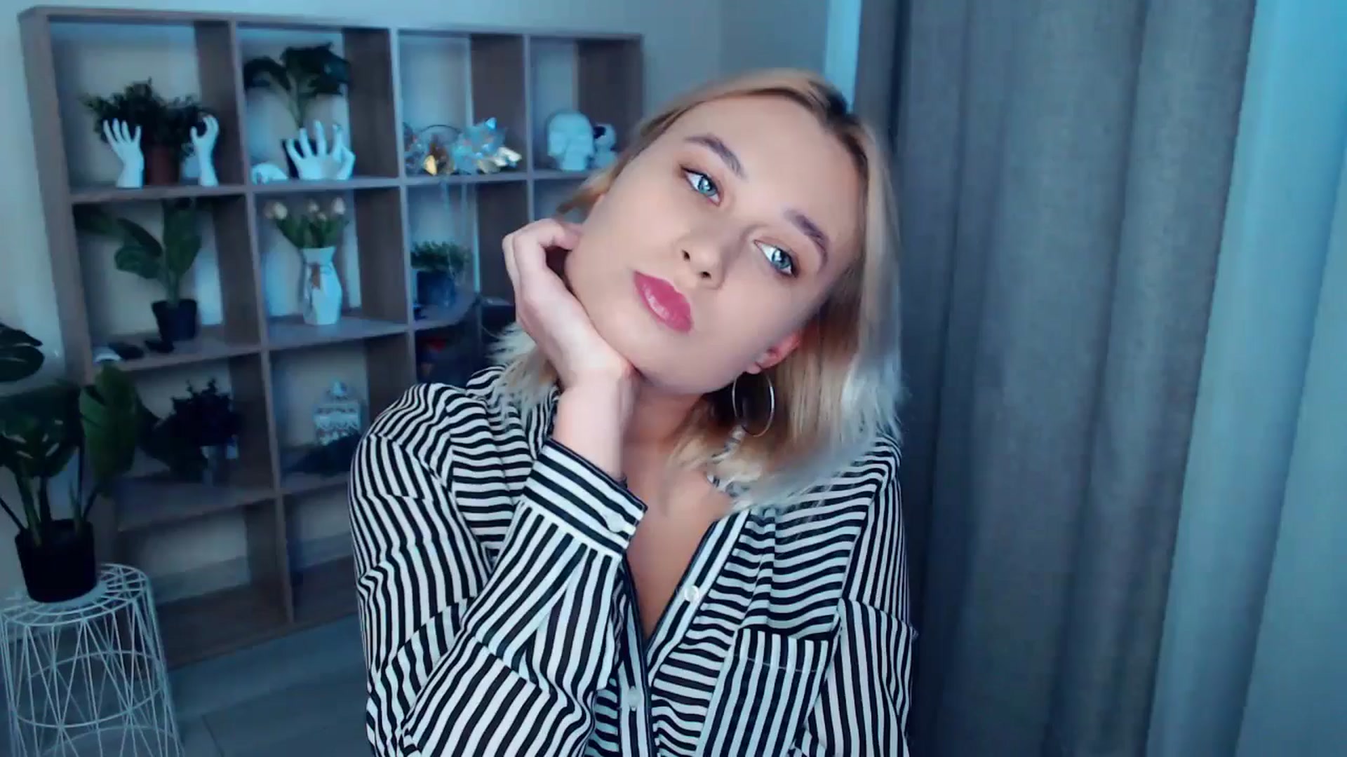 Gallery image thumbnail from Kukla_kolduna's myfreecams stream on, 09/27/2024, 15:41 image 10 of 20
