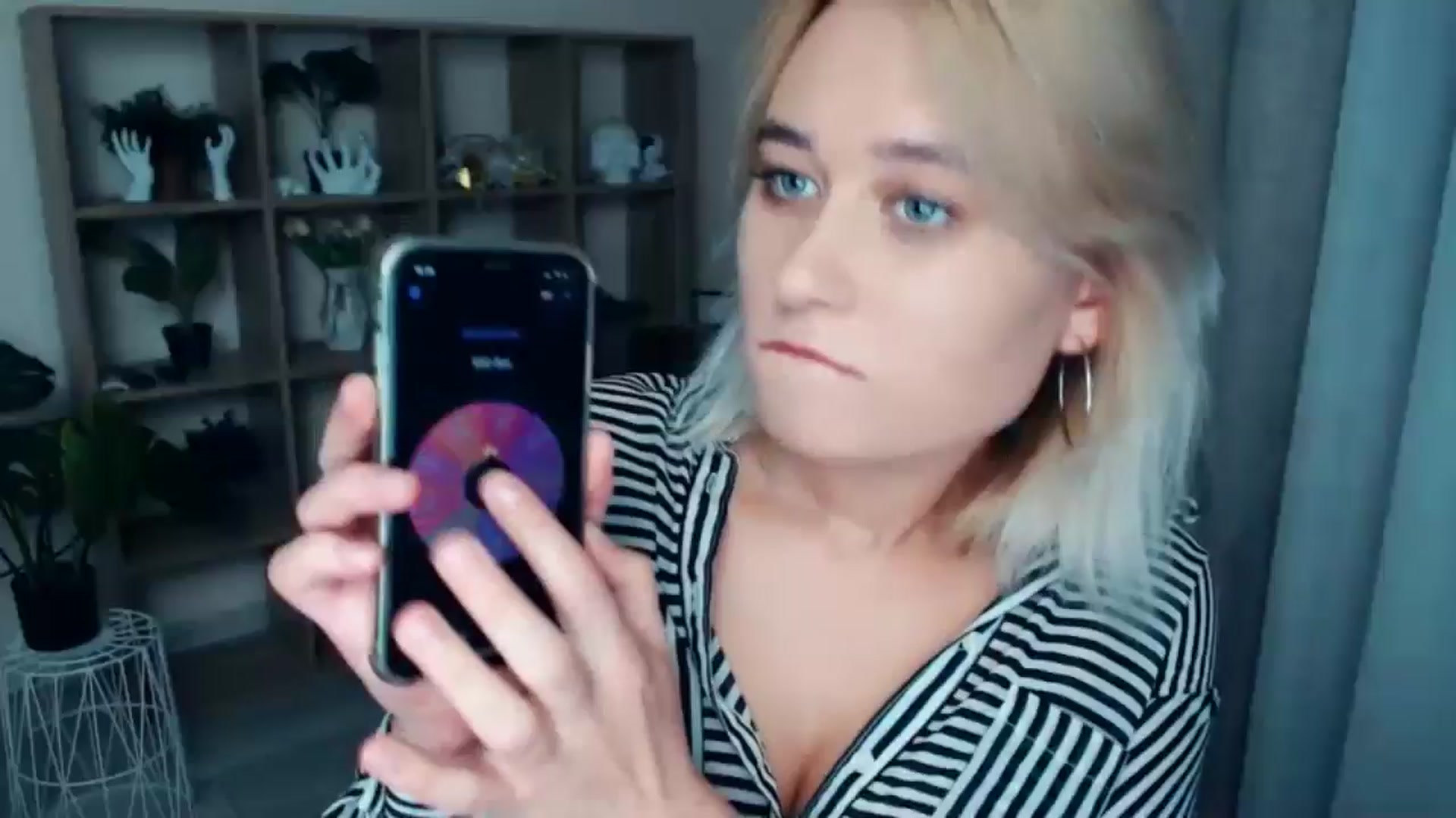 Gallery image thumbnail from Kukla_kolduna's myfreecams stream on, 09/27/2024, 17:02 image 10 of 20