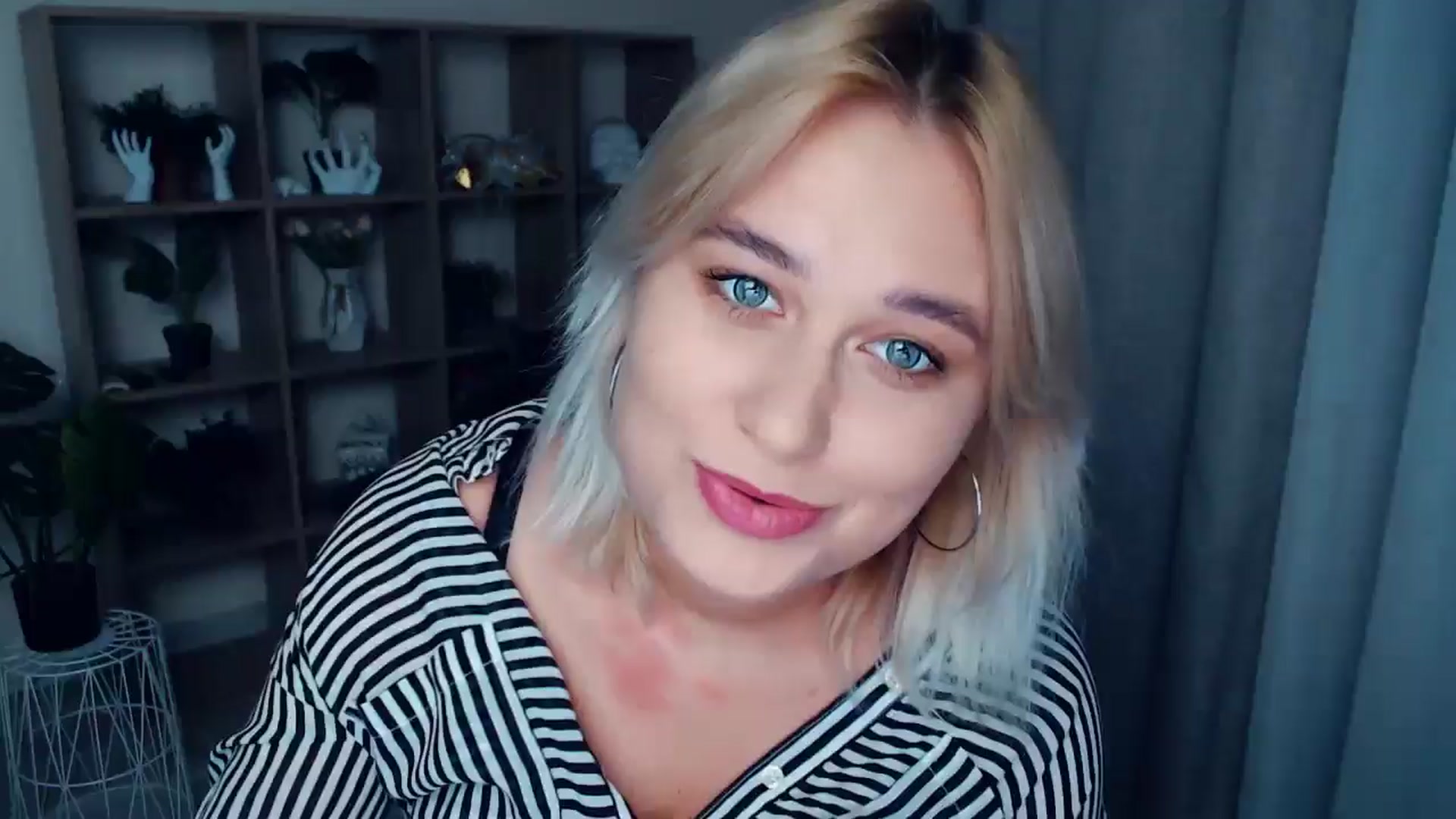 Gallery image thumbnail from Kukla_kolduna's myfreecams stream on, 09/27/2024, 17:02 image 16 of 20
