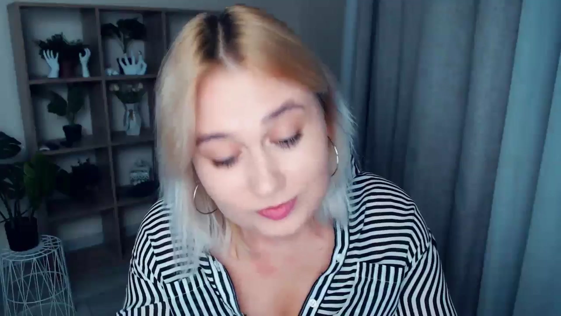 Gallery image thumbnail from Kukla_kolduna's myfreecams stream on, 09/27/2024, 17:02 image 19 of 20