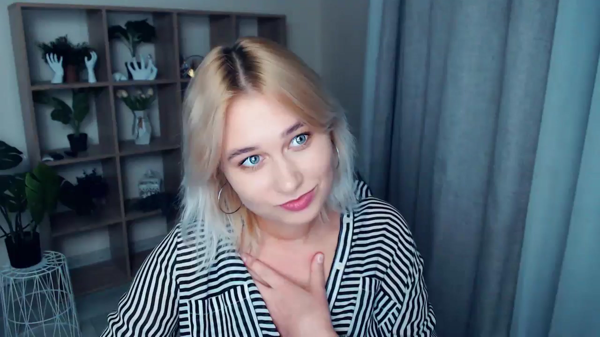 Gallery image thumbnail from Kukla_kolduna's myfreecams stream on, 09/27/2024, 17:02 image 15 of 20