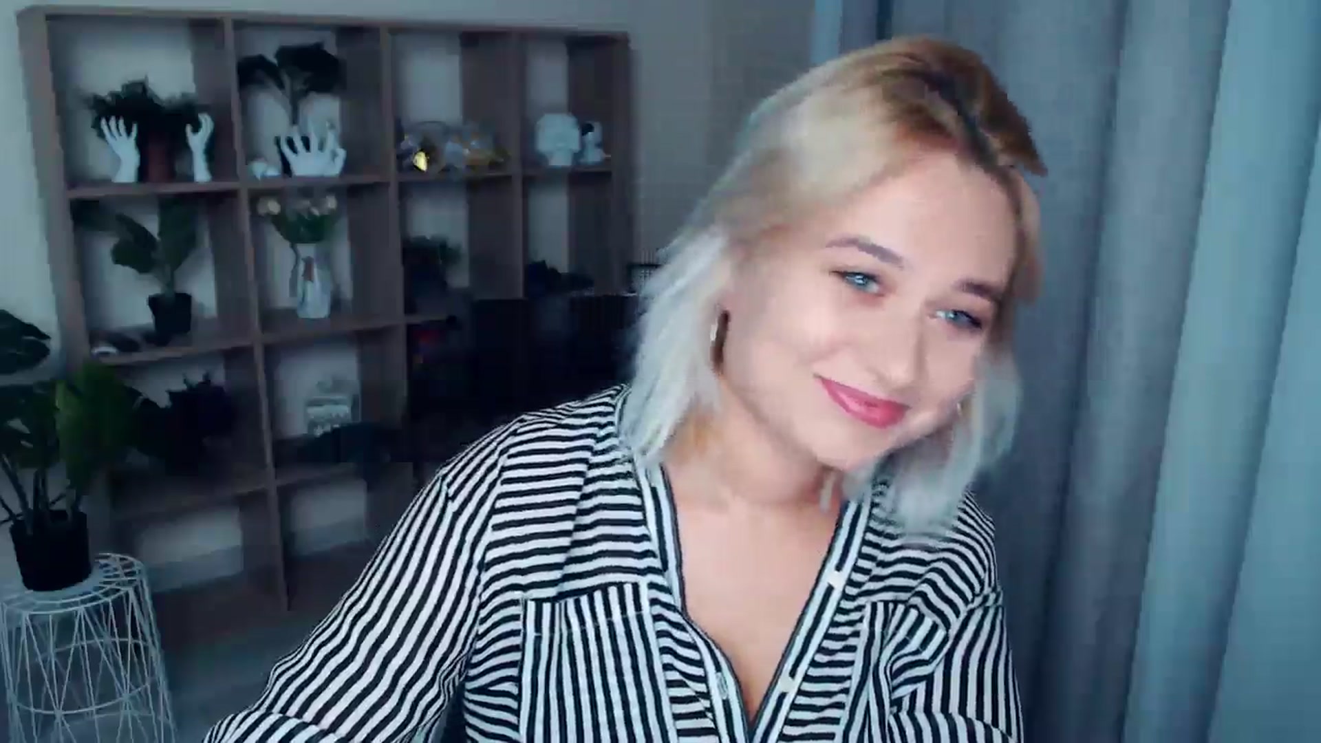 Gallery image thumbnail from Kukla_kolduna's myfreecams stream on, 09/27/2024, 17:02 image 14 of 20