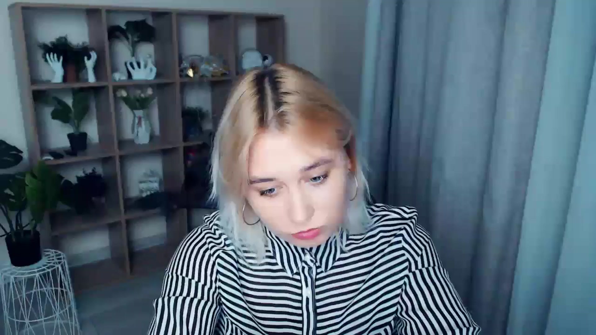 Gallery image thumbnail from Kukla_kolduna's myfreecams stream on, 09/27/2024, 17:02 image 6 of 20