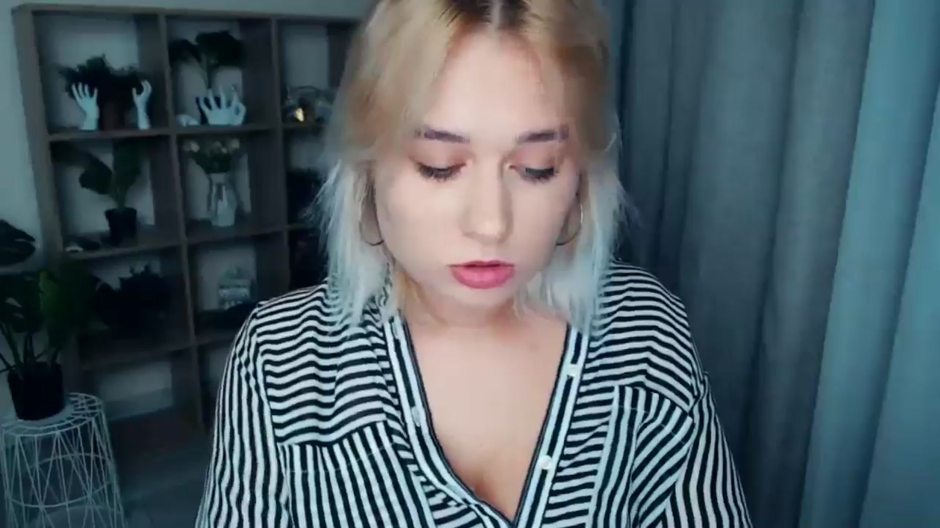 Gallery image thumbnail from Kukla_kolduna's myfreecams stream on, 09/27/2024, 17:02 image 11 of 20