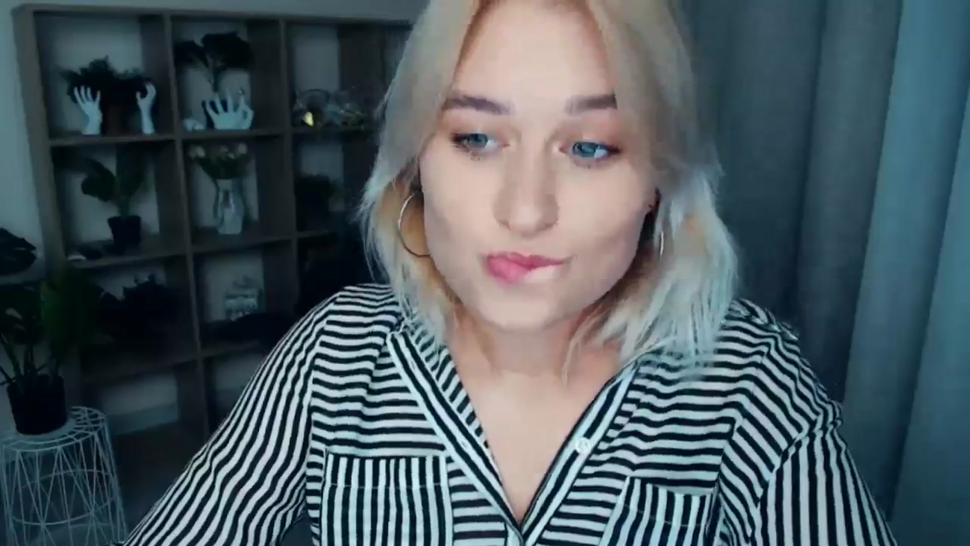 Gallery image thumbnail from Kukla_kolduna's myfreecams stream on, 09/27/2024, 18:05 image 6 of 20
