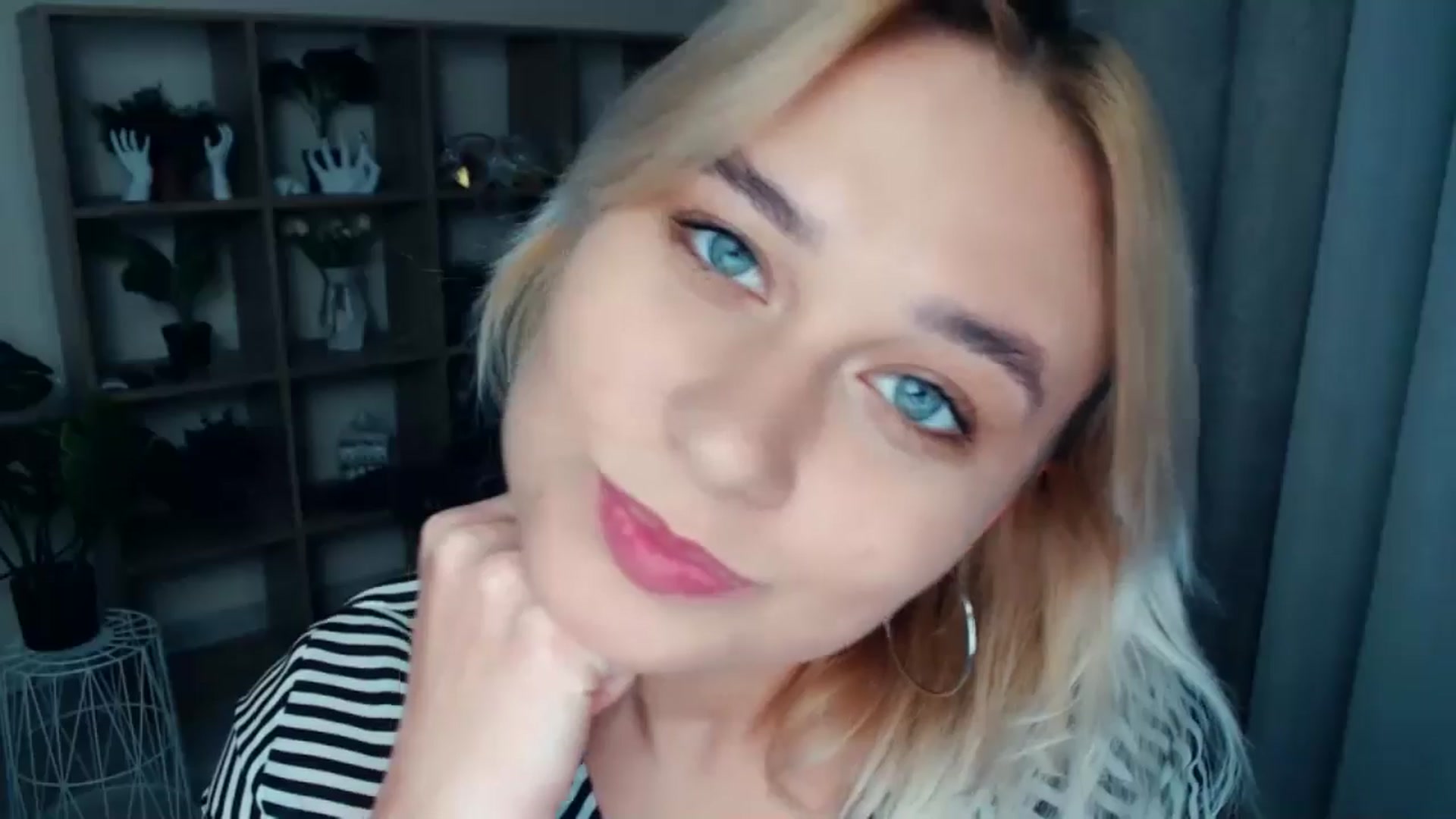 Gallery image thumbnail from Kukla_kolduna's myfreecams stream on, 09/27/2024, 18:05 image 11 of 20