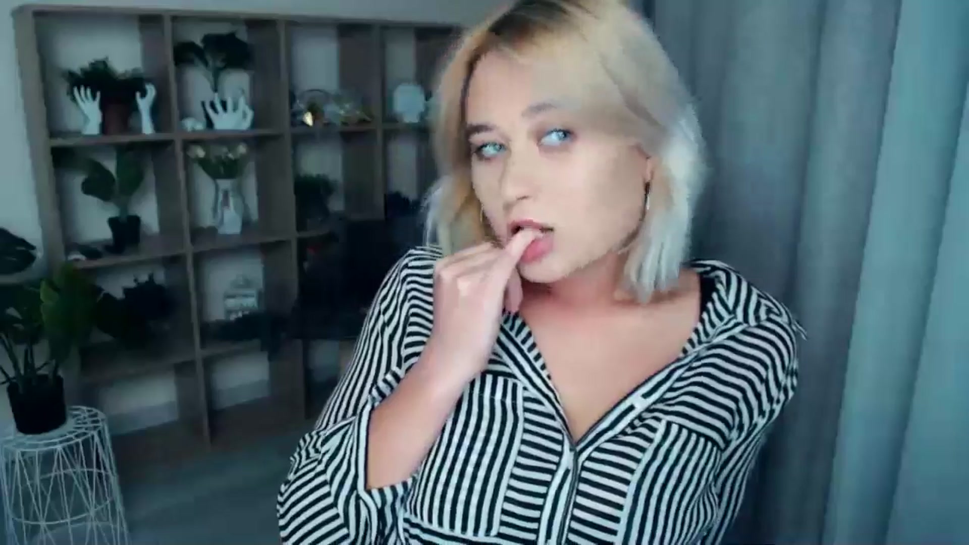 Gallery image thumbnail from Kukla_kolduna's myfreecams stream on, 09/27/2024, 18:05 image 5 of 20