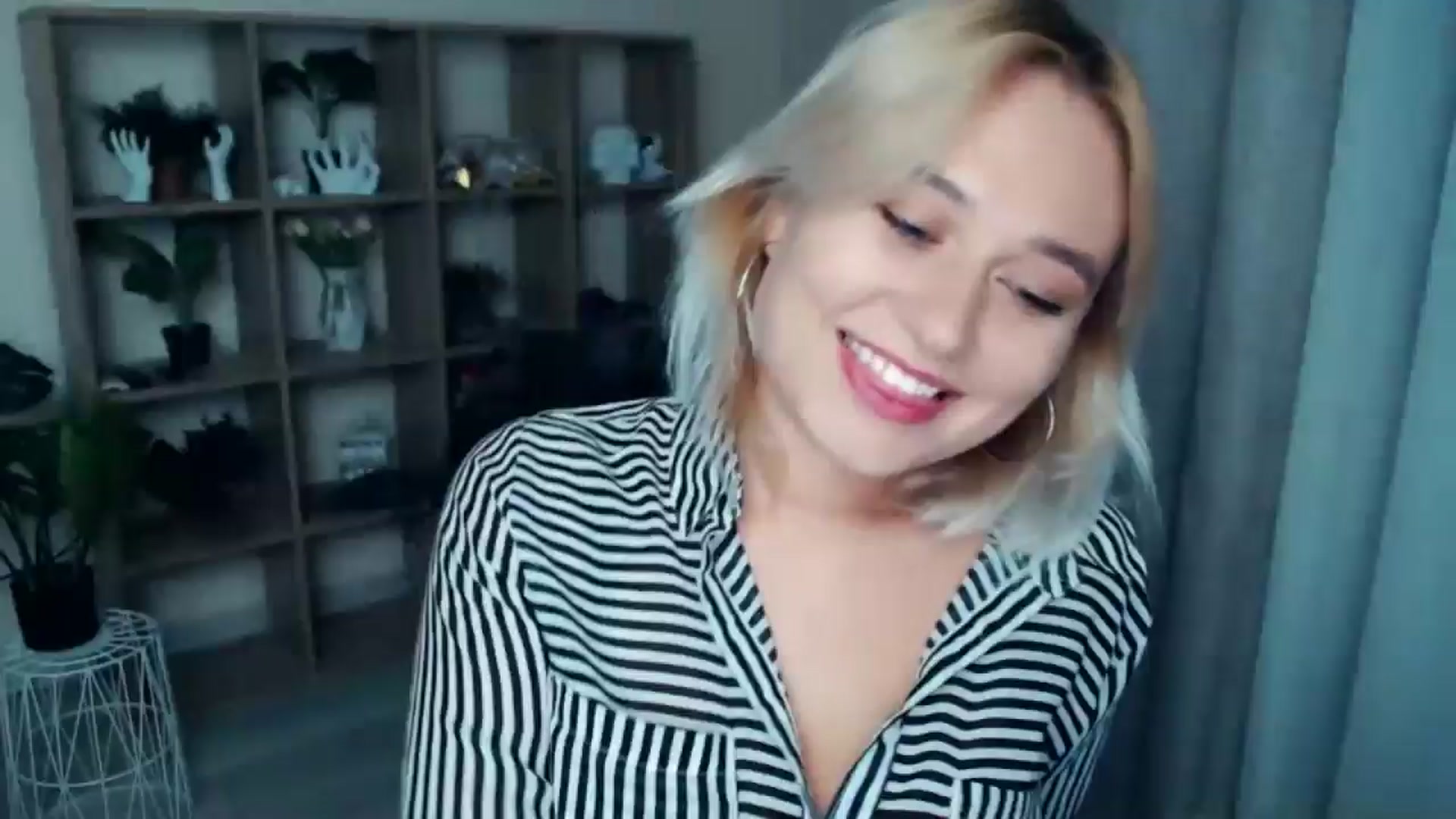 Gallery image thumbnail from Kukla_kolduna's myfreecams stream on, 09/27/2024, 18:05 image 10 of 20
