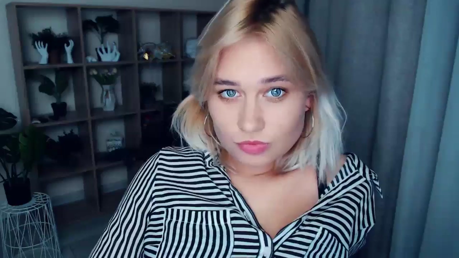 Gallery image thumbnail from Kukla_kolduna's myfreecams stream on, 09/27/2024, 18:05 image 15 of 20