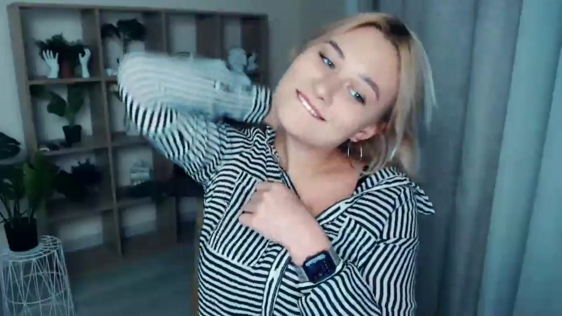 Gallery image thumbnail from Kukla_kolduna's myfreecams stream on, 09/27/2024, 18:05 image 3 of 20