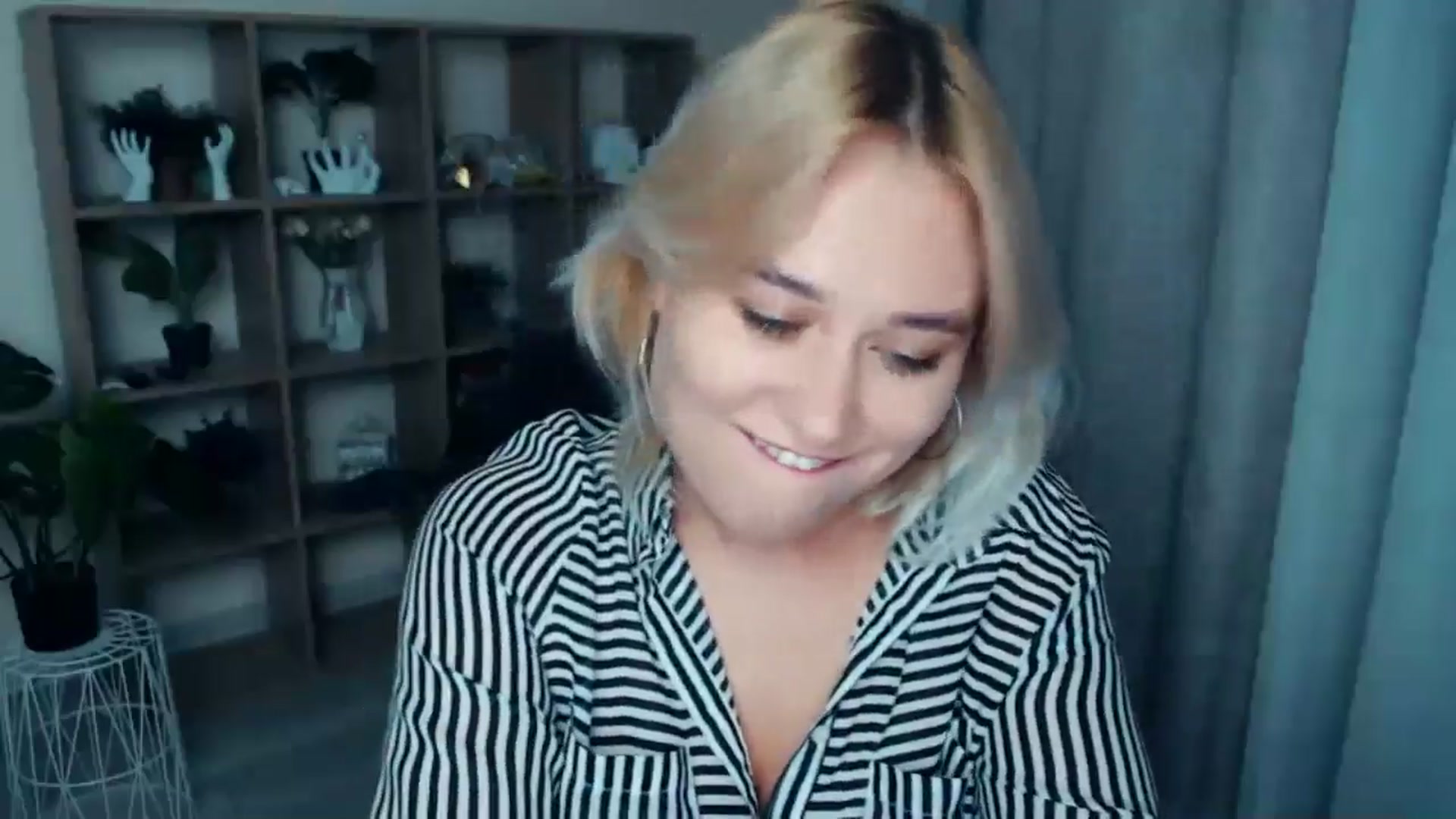 Gallery image thumbnail from Kukla_kolduna's myfreecams stream on, 09/27/2024, 18:05 image 9 of 20