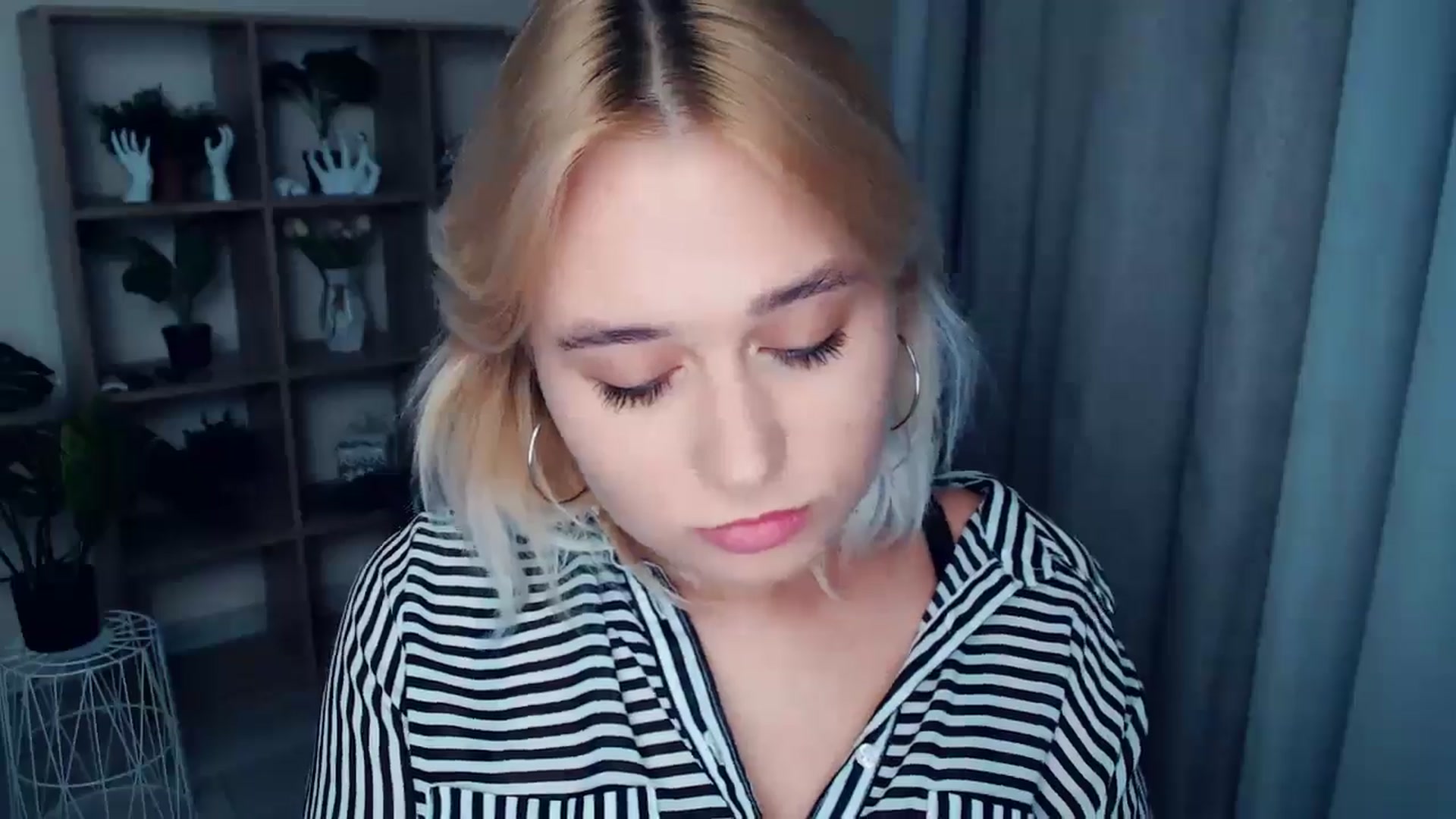 Gallery image thumbnail from Kukla_kolduna's myfreecams stream on, 09/27/2024, 18:05 image 18 of 20