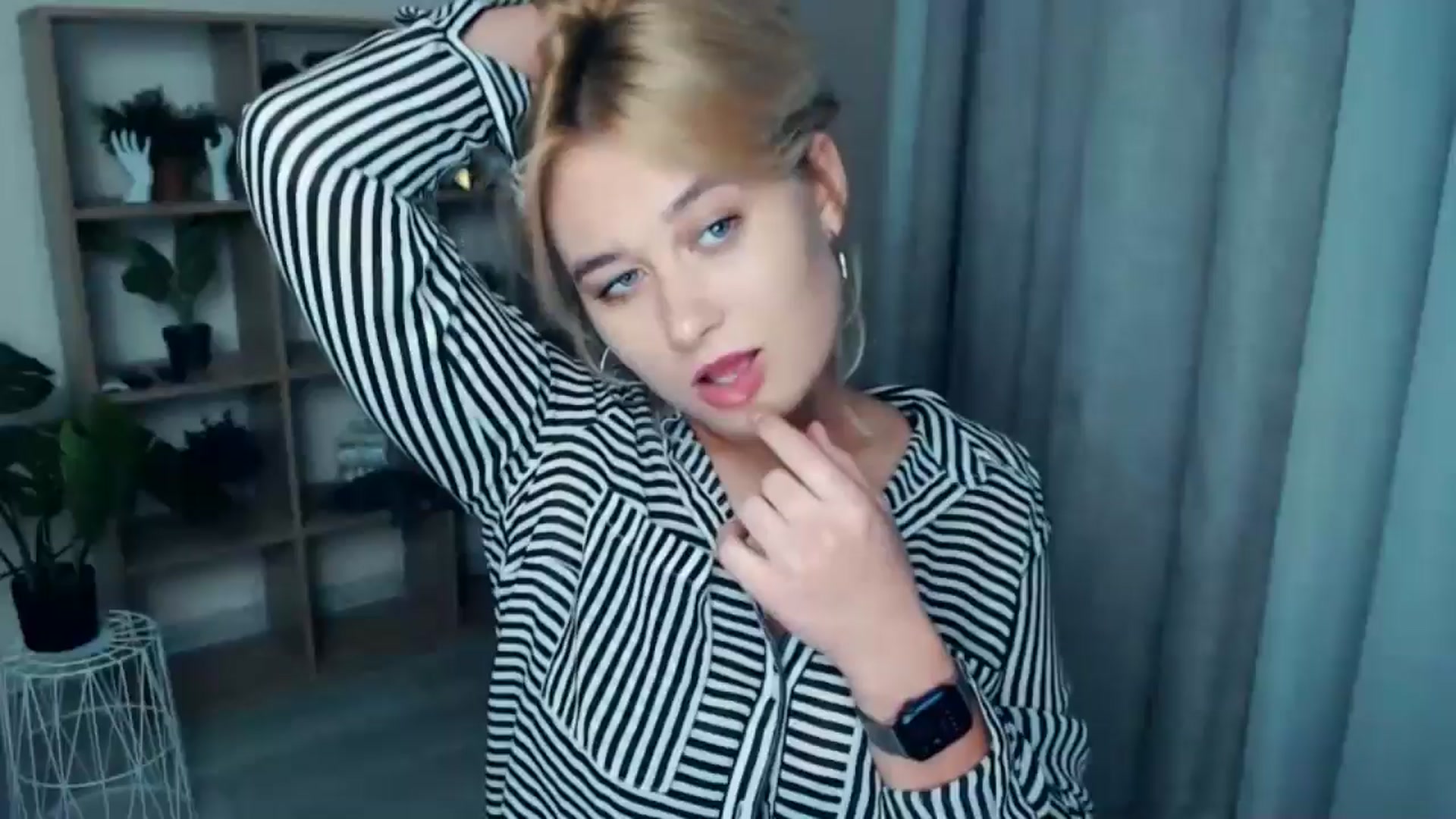 Gallery image thumbnail from Kukla_kolduna's myfreecams stream on, 09/27/2024, 18:05 image 8 of 20