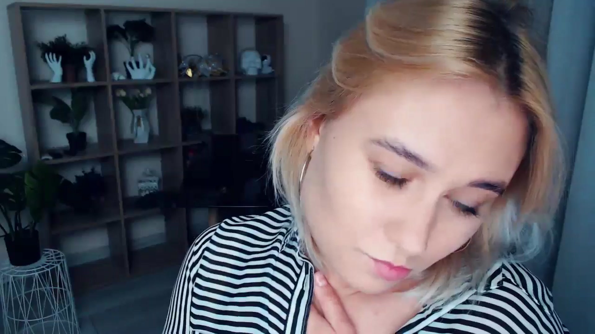Gallery image thumbnail from Kukla_kolduna's myfreecams stream on, 09/27/2024, 18:05 image 17 of 20