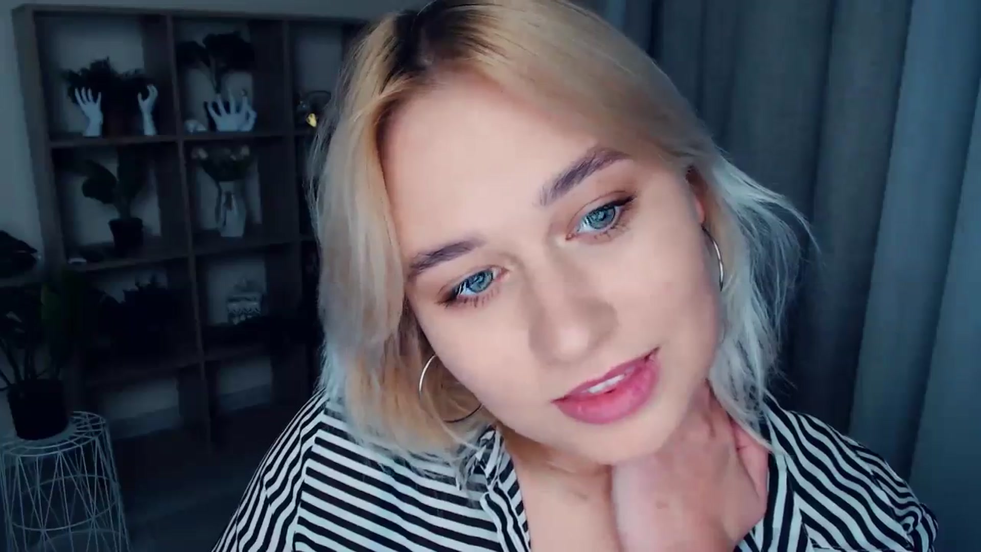 Gallery image thumbnail from Kukla_kolduna's myfreecams stream on, 09/27/2024, 18:05 image 12 of 20