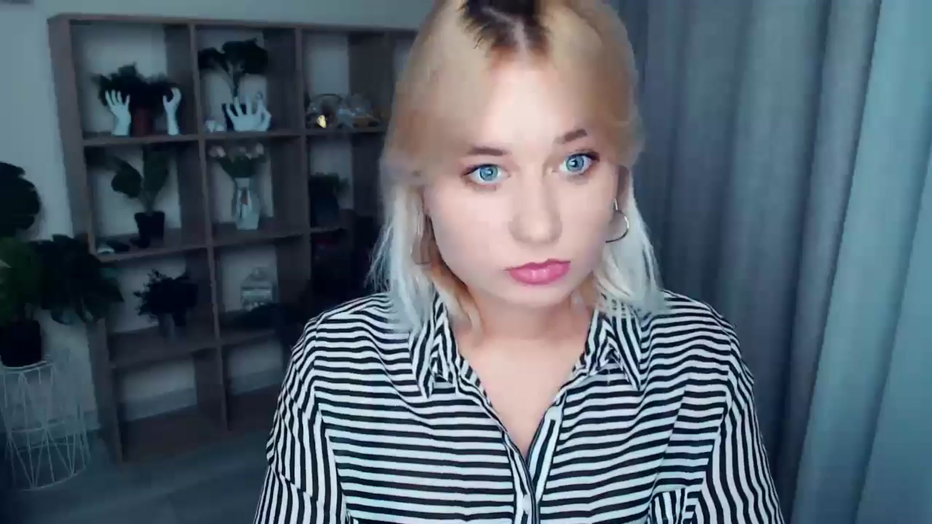 Gallery image thumbnail from Kukla_kolduna's myfreecams stream on, 09/29/2024, 16:35 image 3 of 20