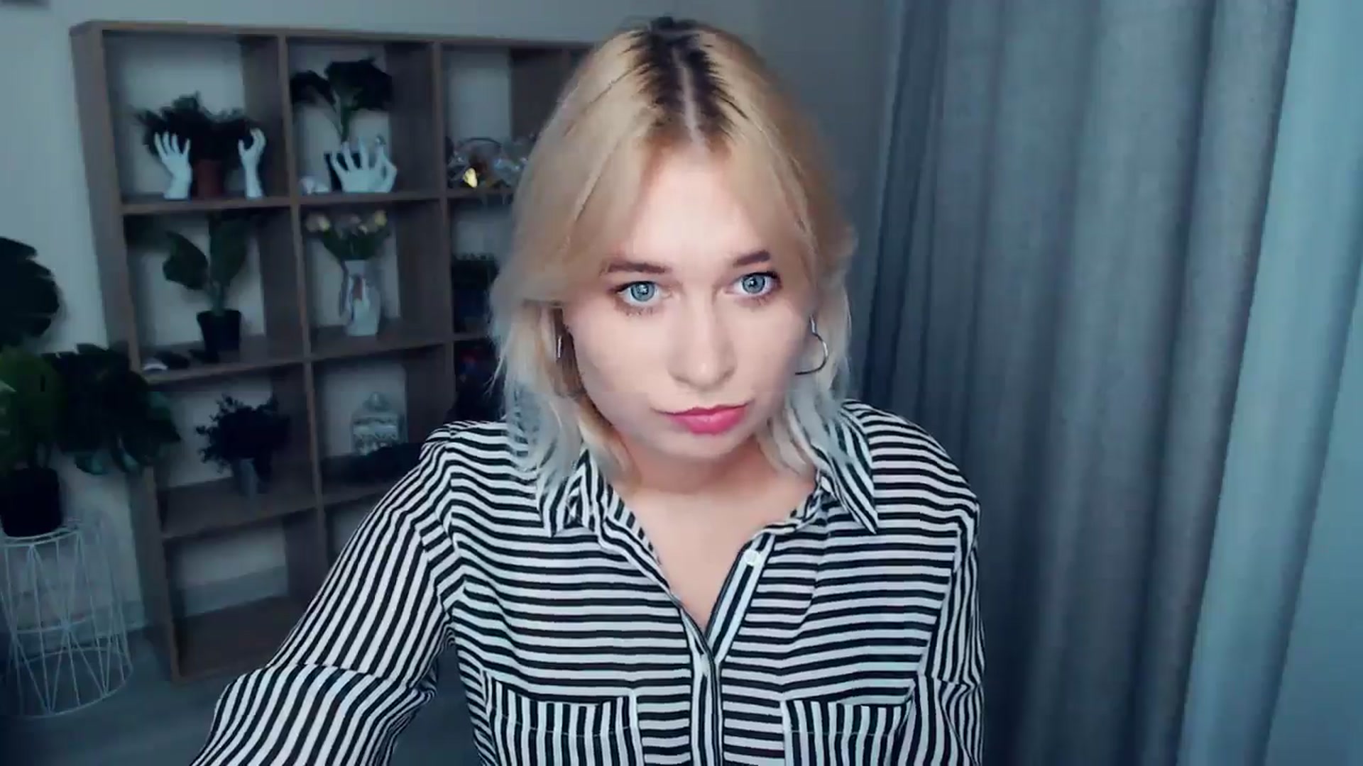 Gallery image thumbnail from Kukla_kolduna's myfreecams stream on, 09/29/2024, 16:35 image 13 of 20