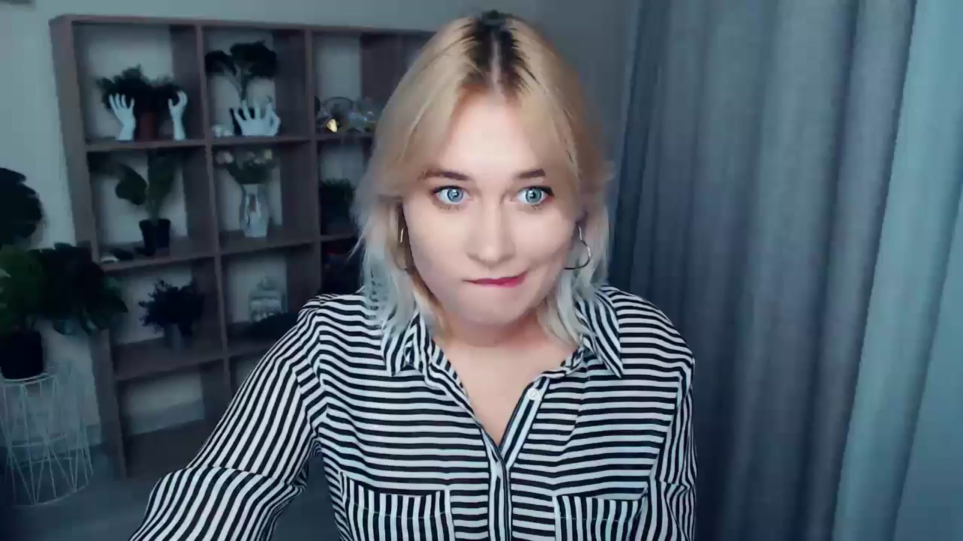 Gallery image thumbnail from Kukla_kolduna's myfreecams stream on, 09/29/2024, 16:35 image 12 of 20