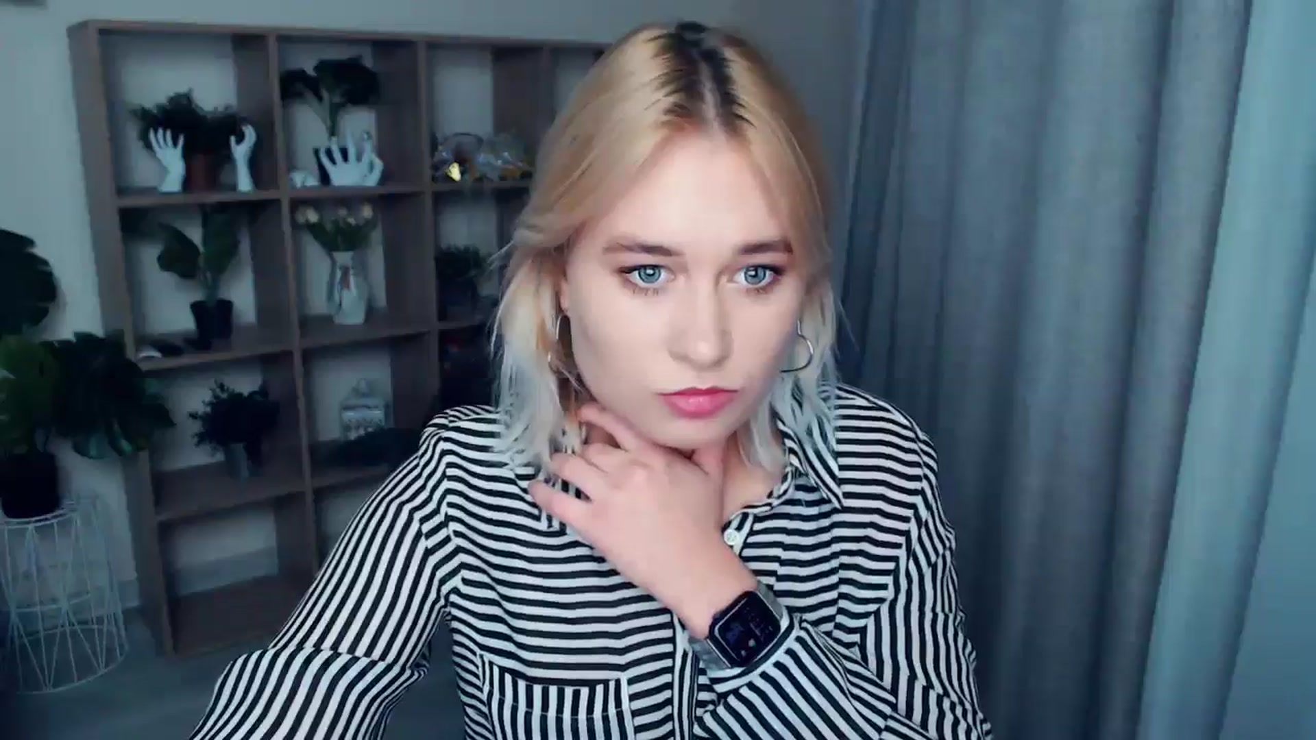 Gallery image thumbnail from Kukla_kolduna's myfreecams stream on, 09/29/2024, 16:35 image 14 of 20