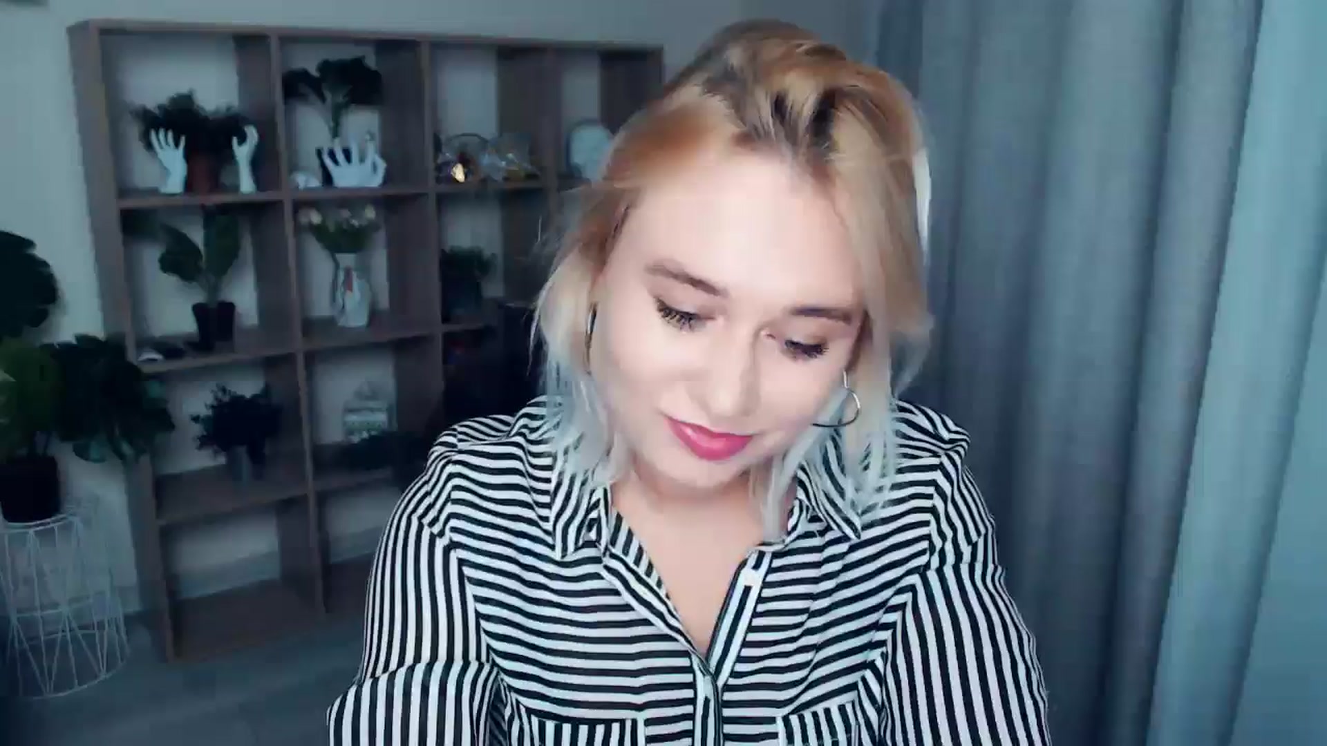 Gallery image thumbnail from Kukla_kolduna's myfreecams stream on, 09/29/2024, 16:35 image 16 of 20