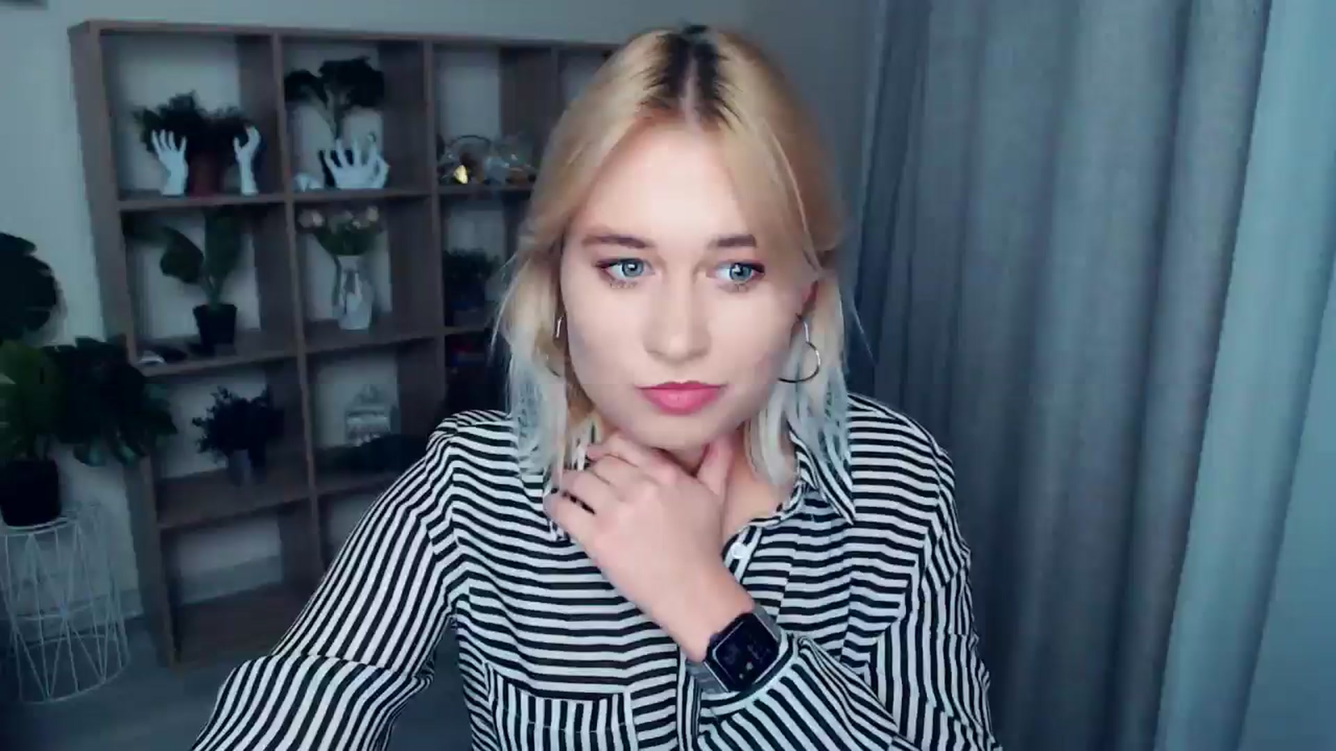Gallery image thumbnail from Kukla_kolduna's myfreecams stream on, 09/29/2024, 16:35 image 15 of 20