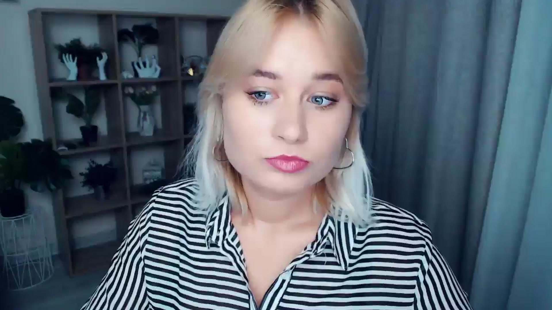 Gallery image thumbnail from Kukla_kolduna's myfreecams stream on, 09/29/2024, 16:35 image 2 of 20