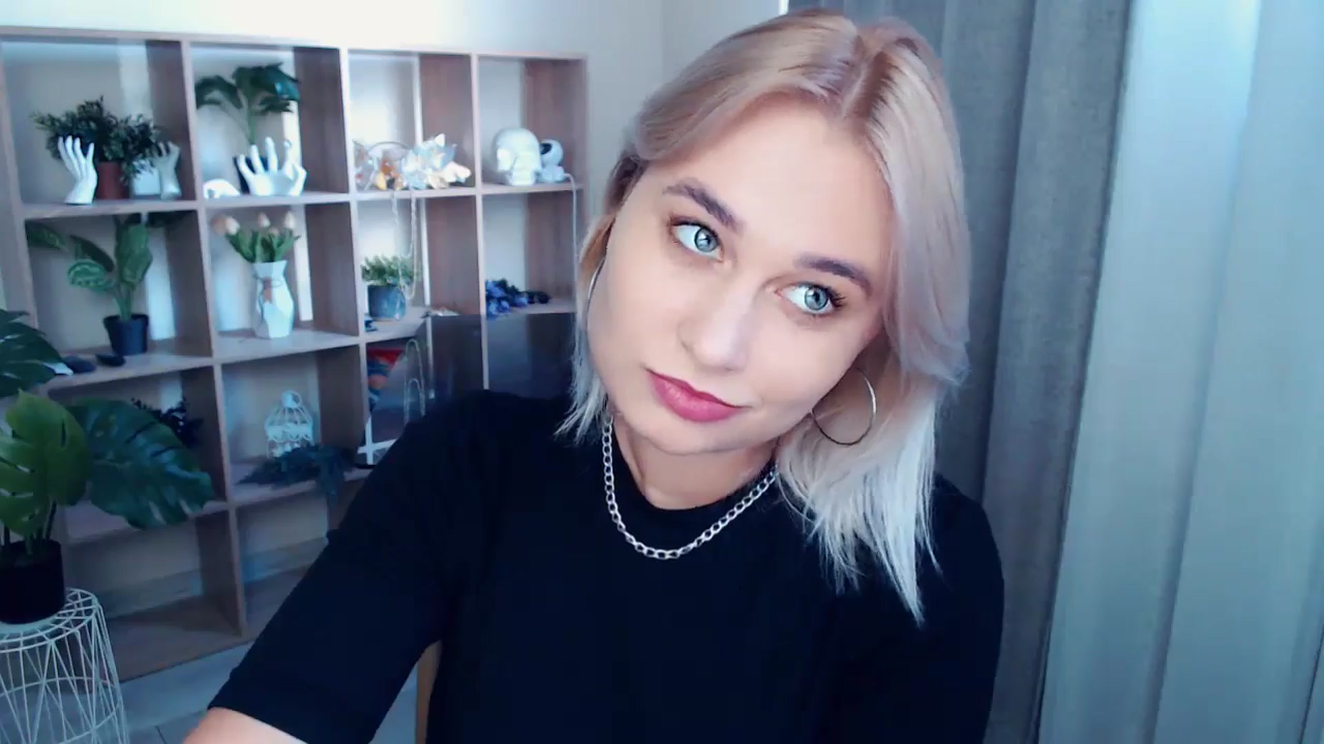 Gallery image thumbnail from Kukla_kolduna's myfreecams stream on, 10/03/2024, 15:08 image 10 of 20