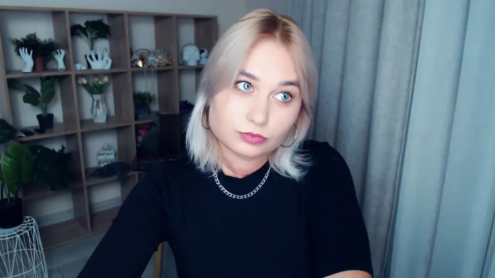 Gallery image thumbnail from Kukla_kolduna's myfreecams stream on, 10/03/2024, 16:28 image 17 of 20