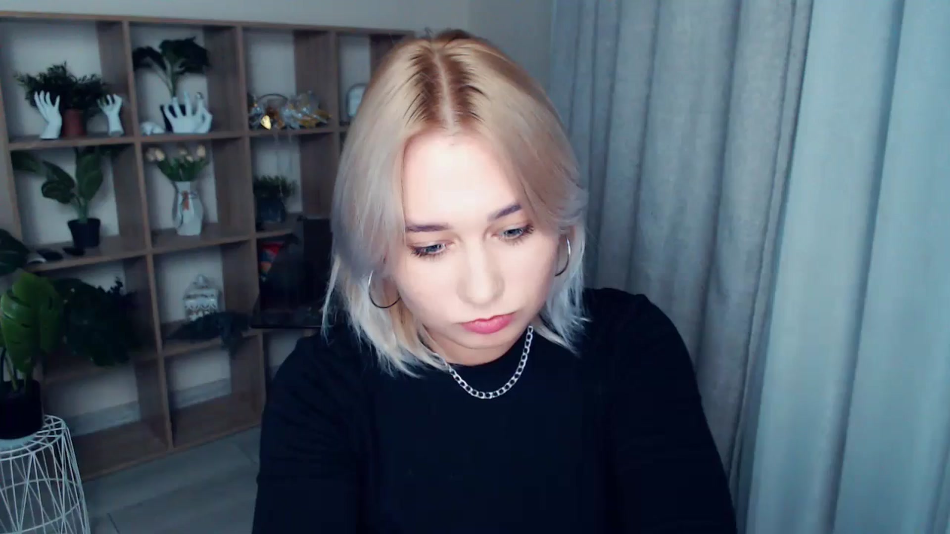 Gallery image thumbnail from Kukla_kolduna's myfreecams stream on, 10/03/2024, 18:10 image 12 of 20