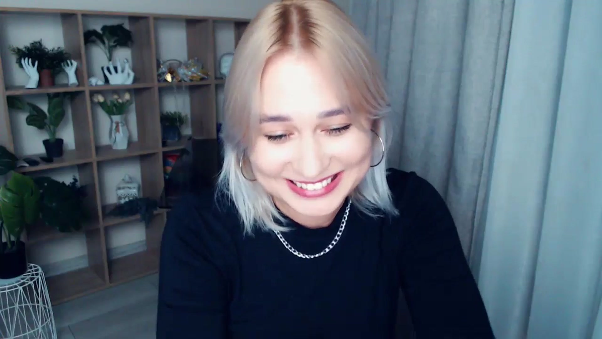 Gallery image thumbnail from Kukla_kolduna's myfreecams stream on, 10/03/2024, 18:10 image 18 of 20