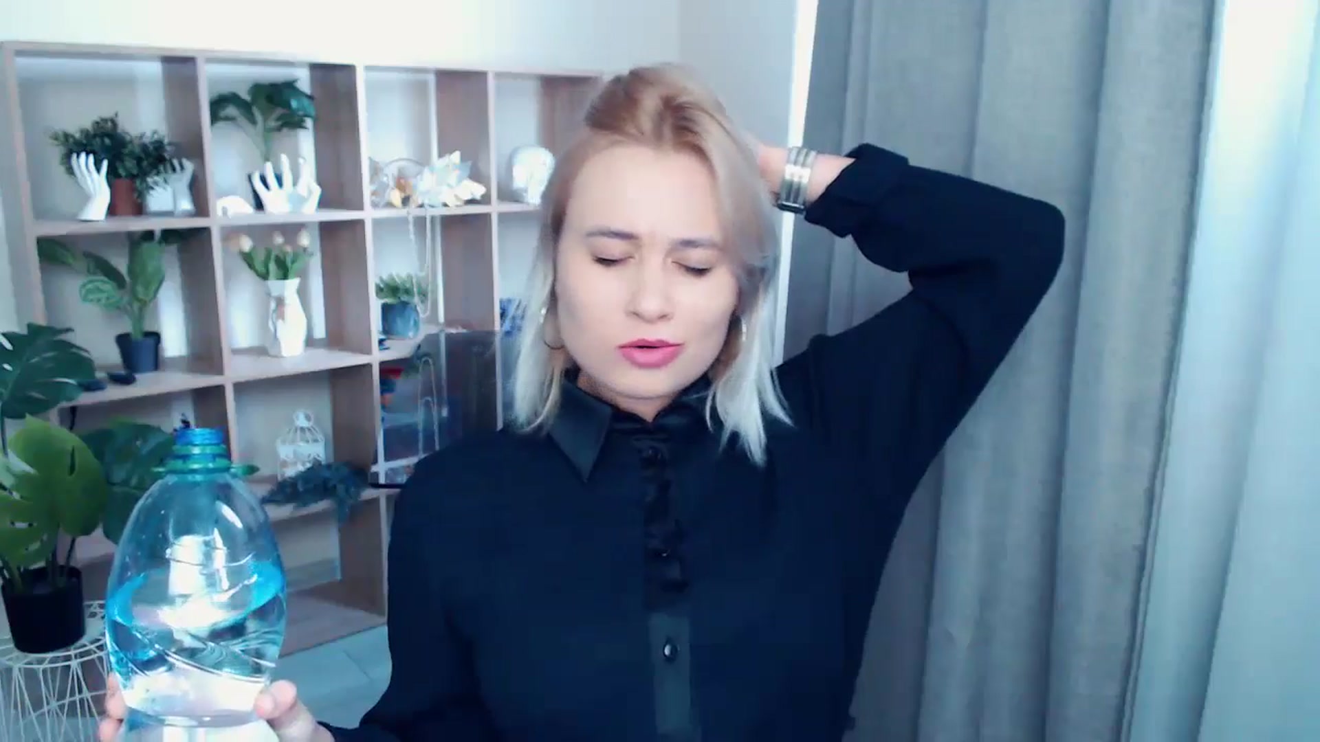 Gallery image thumbnail from Kukla_kolduna's myfreecams stream on, 10/05/2024, 13:33 image 6 of 20