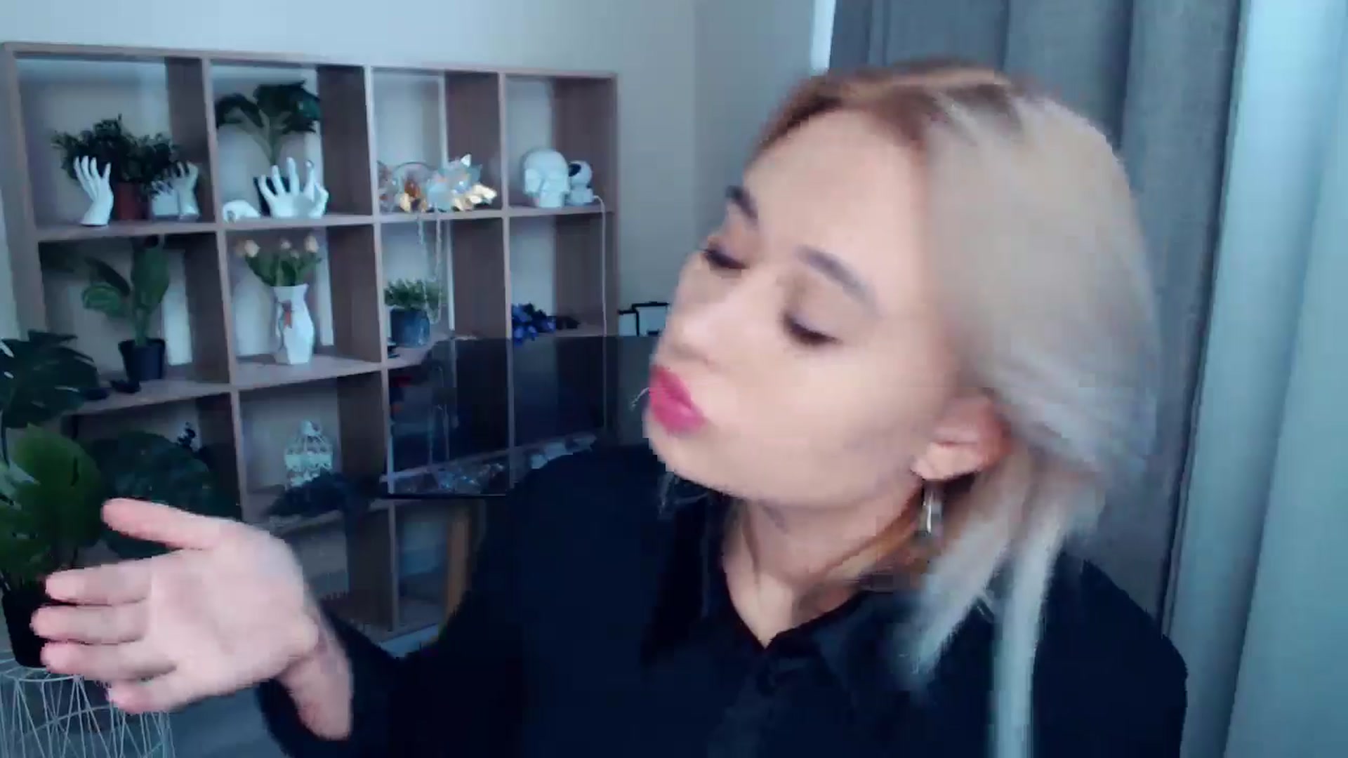 Gallery image thumbnail from Kukla_kolduna's myfreecams stream on, 10/05/2024, 13:33 image 12 of 20