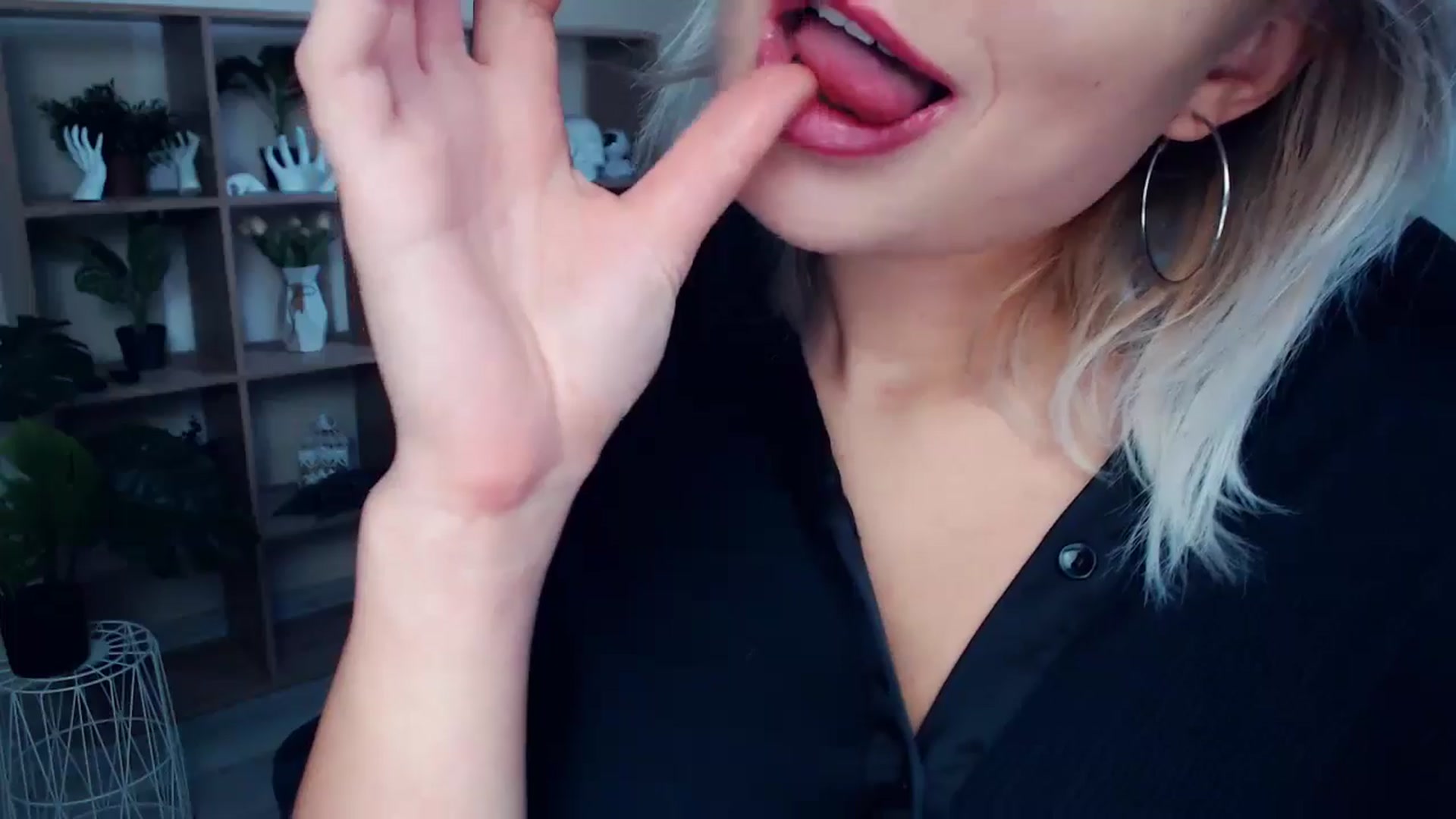 Gallery image thumbnail from Kukla_kolduna's myfreecams stream on, 10/05/2024, 14:32 image 20 of 20